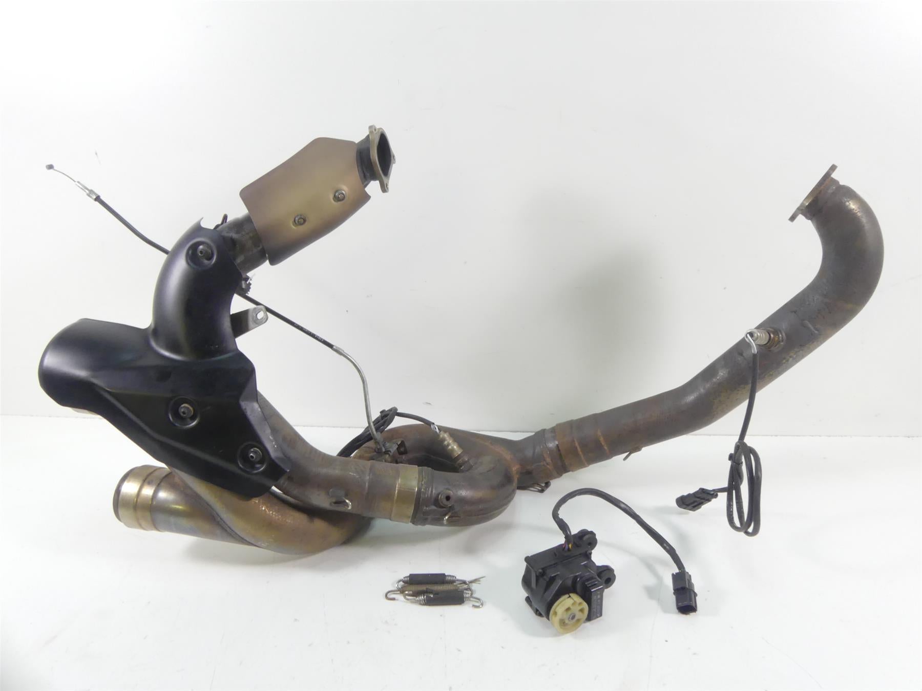 2013 Ducati Streetfighter 848 Oem Exhaust Header Manifold Pipe + Servo 7013142A {{ shop.shopifyCountryName }} - Mototech271