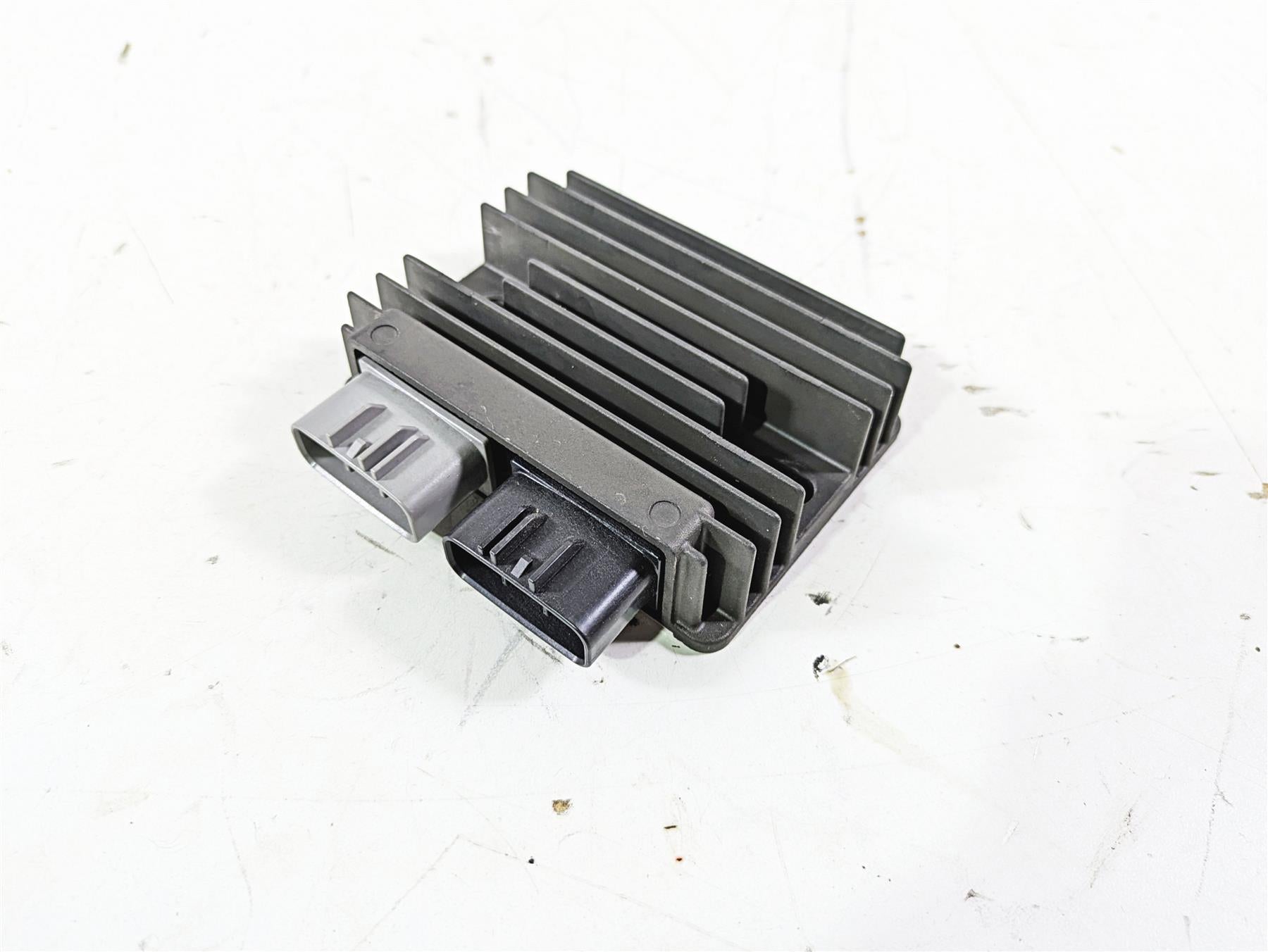 2021 Aprilia RS660 Rectifier Voltage Regulator 1A012332 SH870AA {{ shop.shopifyCountryName }} - Mototech271