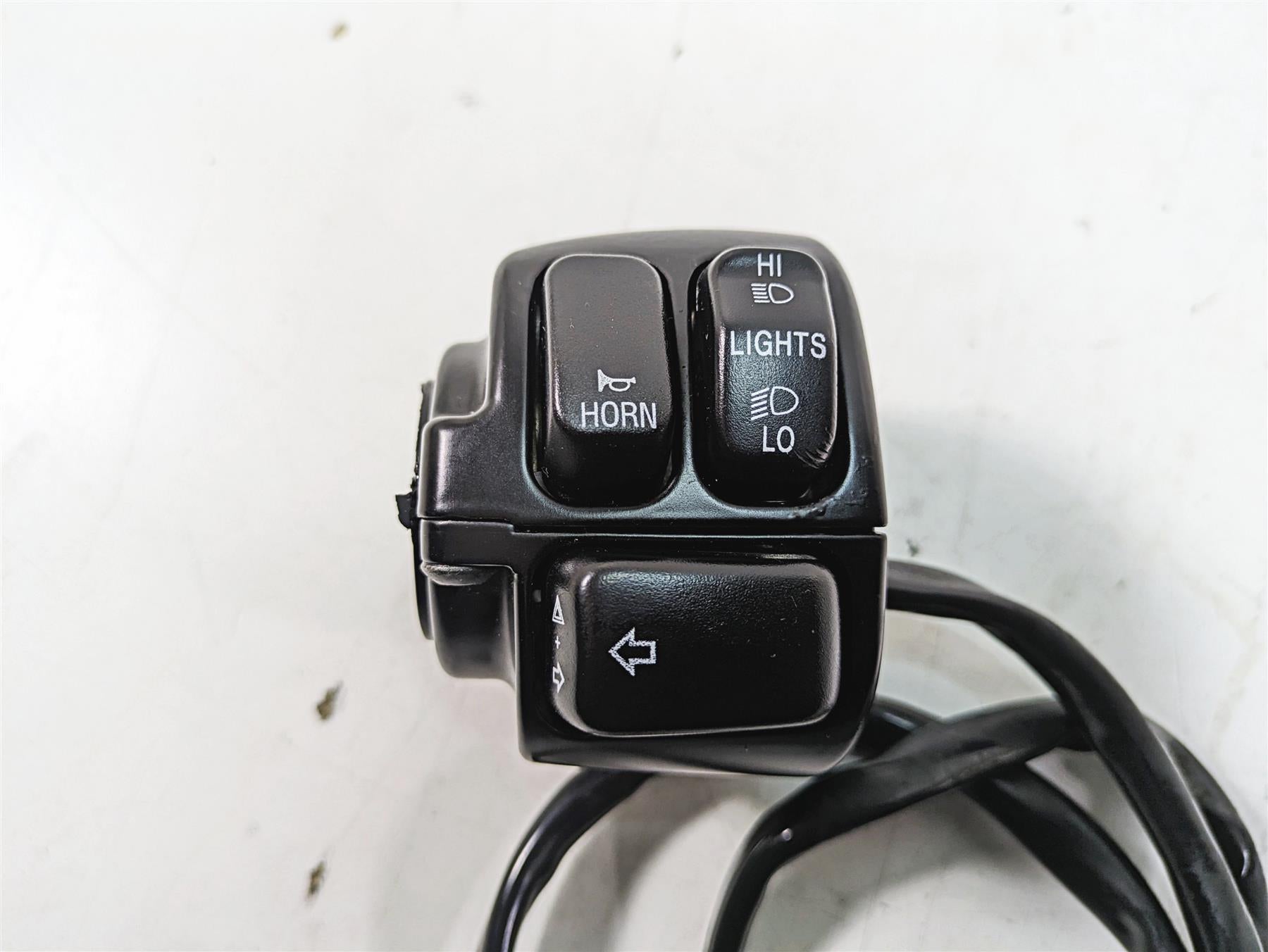 2000 Harley FXSTS Softail Springer Left Hand Control Switch 71682-06A 71685-06A {{ shop.shopifyCountryName }} - Mototech271
