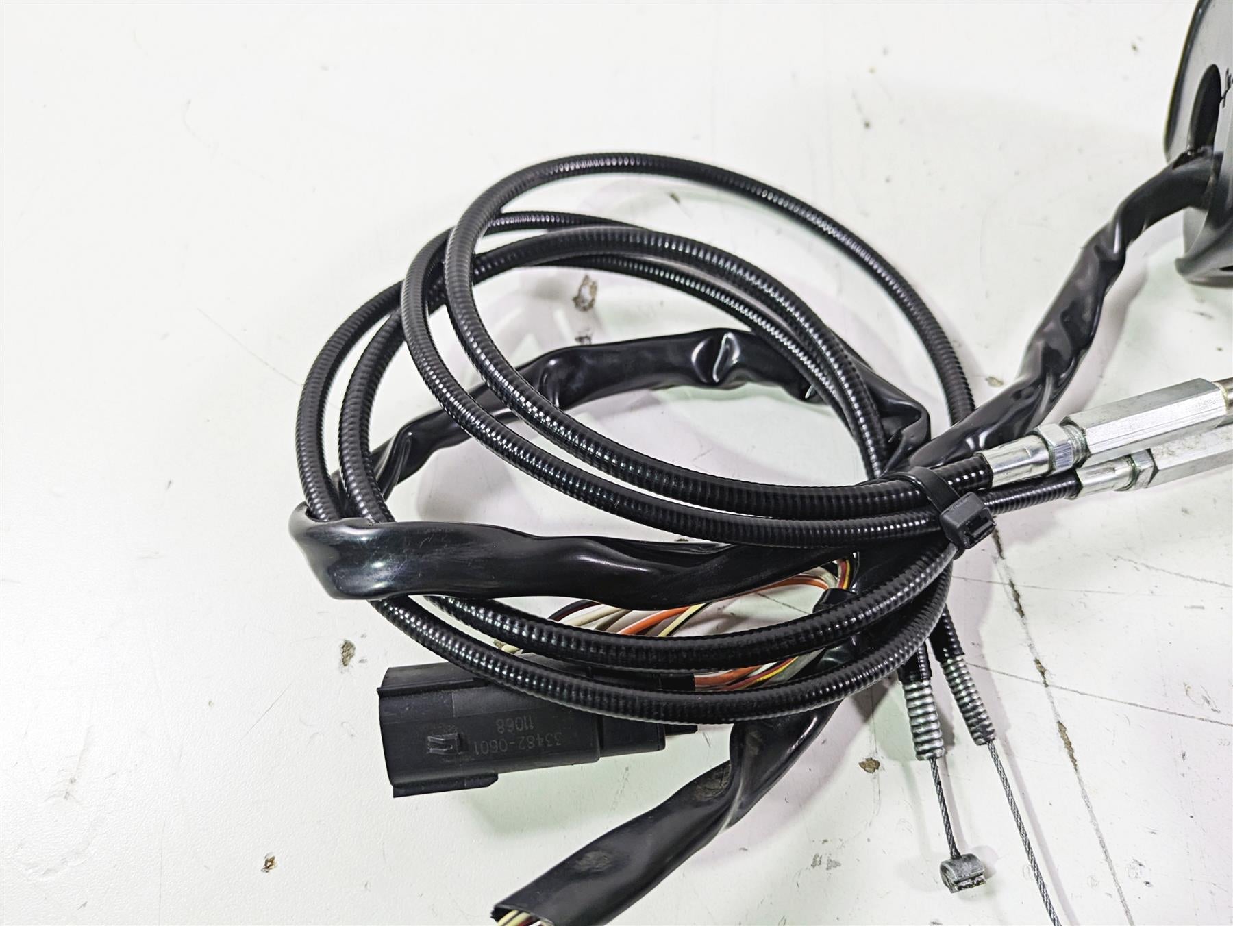 2012 Harley VRSCF Muscle V Rod Right Hand Control Switch - Read 71684-06A {{ shop.shopifyCountryName }} - Mototech271