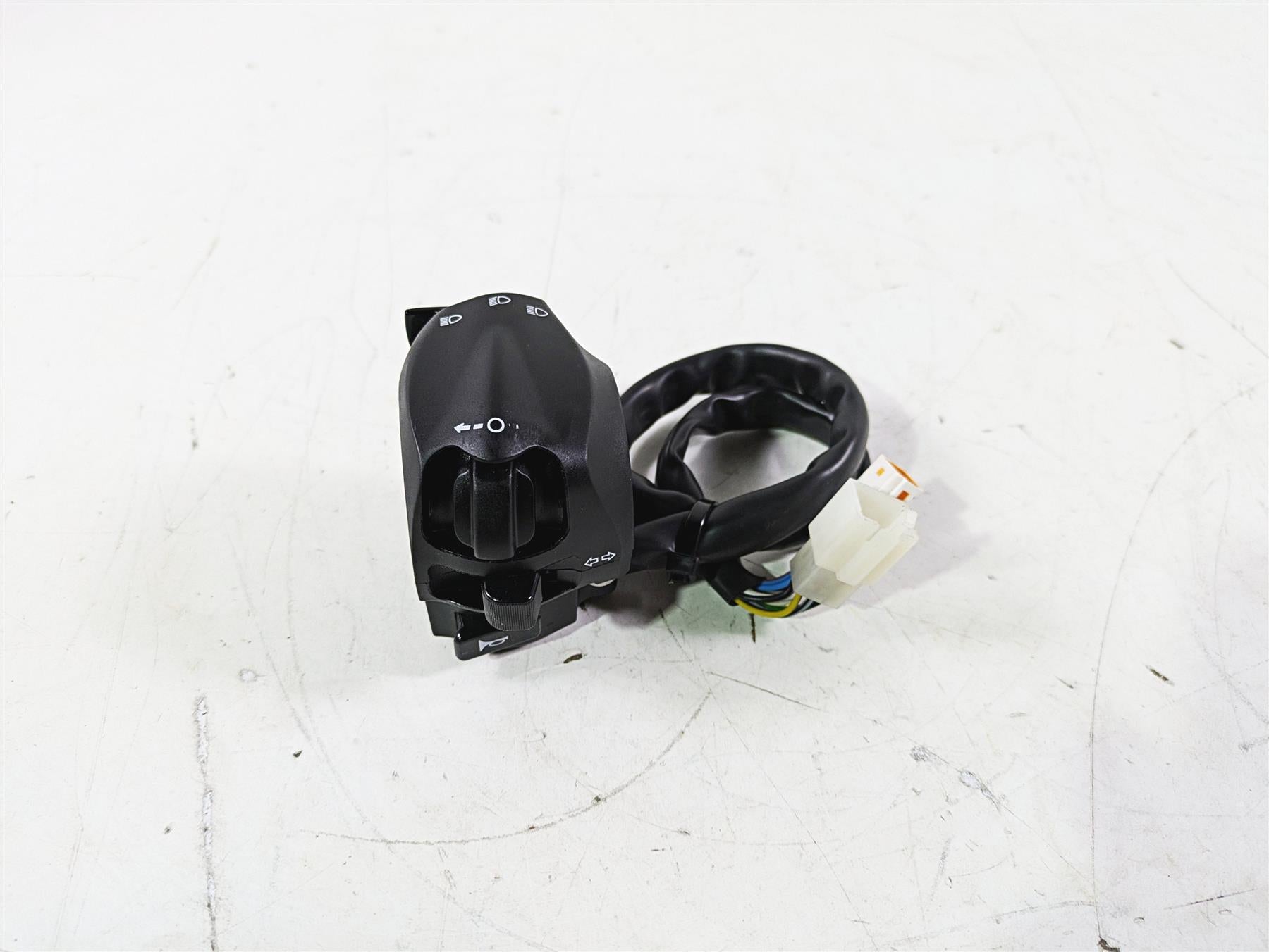 2022 MV Agusta F3 800 Rosso Left Hand Control Switch Light Blinker 8A00B9497 {{ shop.shopifyCountryName }} - Mototech271