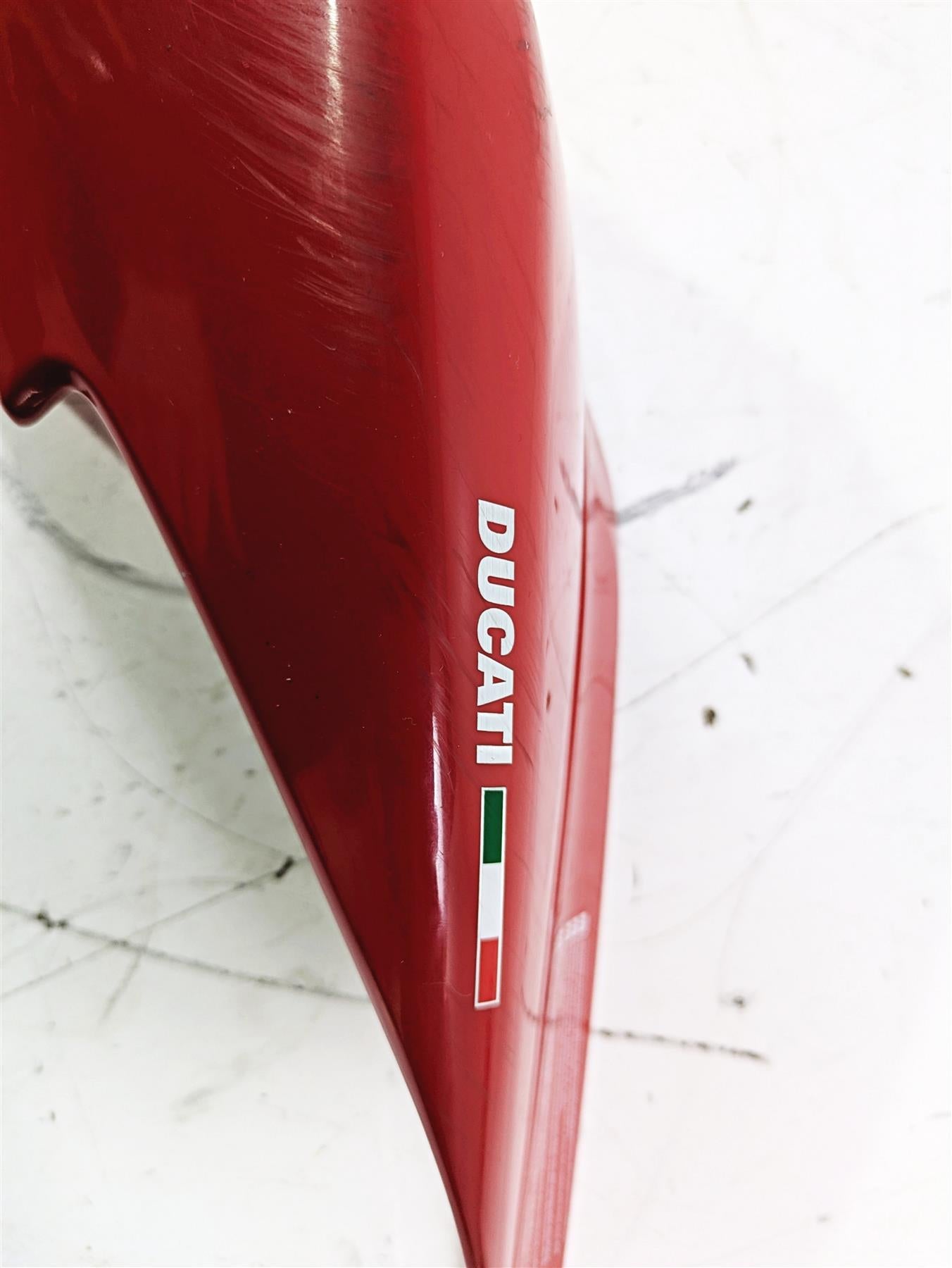 2015 Ducati Panigale 1299 S Left Side Tail Fairing Cover CRACK 48212021AA {{ shop.shopifyCountryName }} - Mototech271
