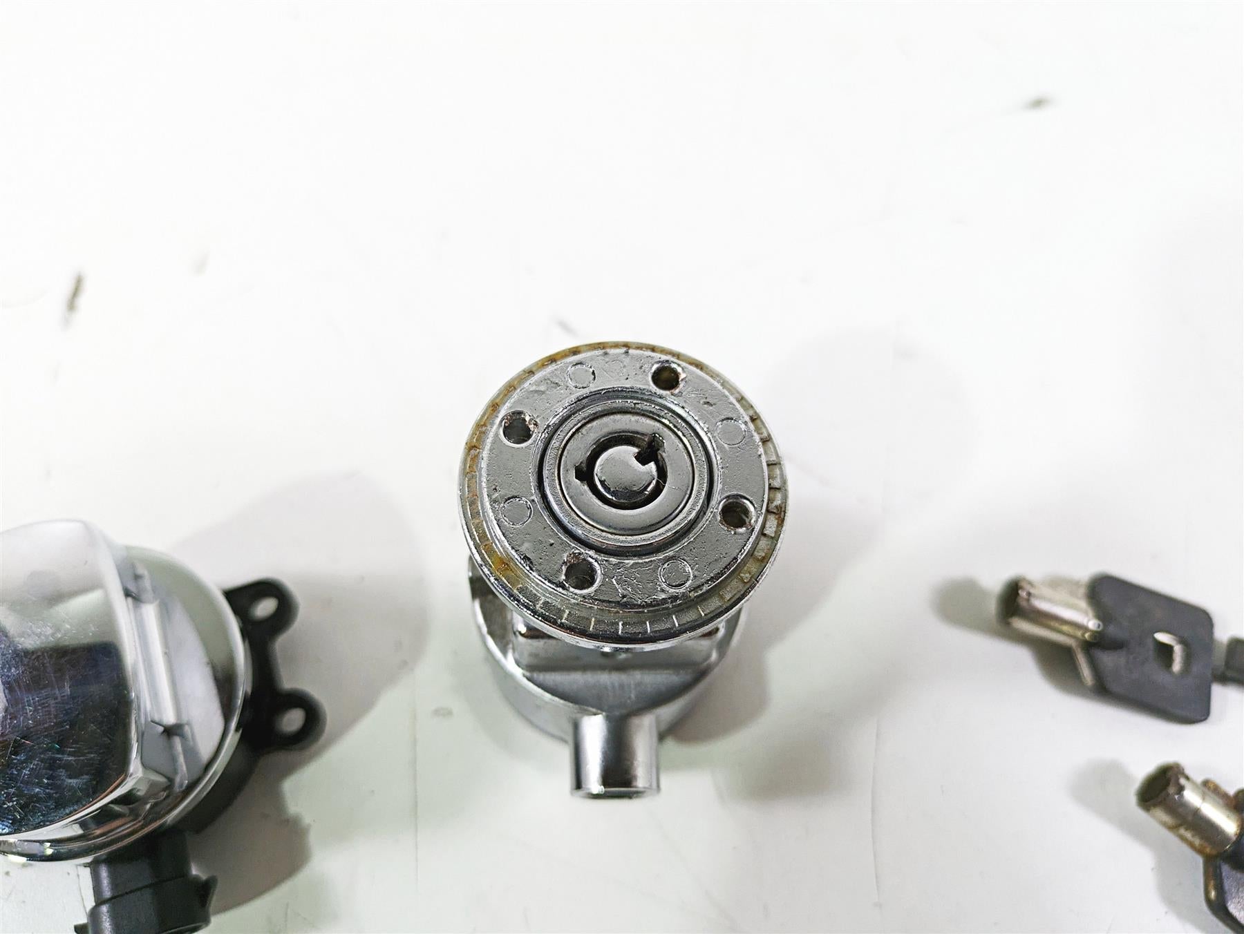 2012 Harley FLD Dyna Switchback Ignition Switch Saddlebag Key Lock Set 71304-04 {{ shop.shopifyCountryName }} - Mototech271