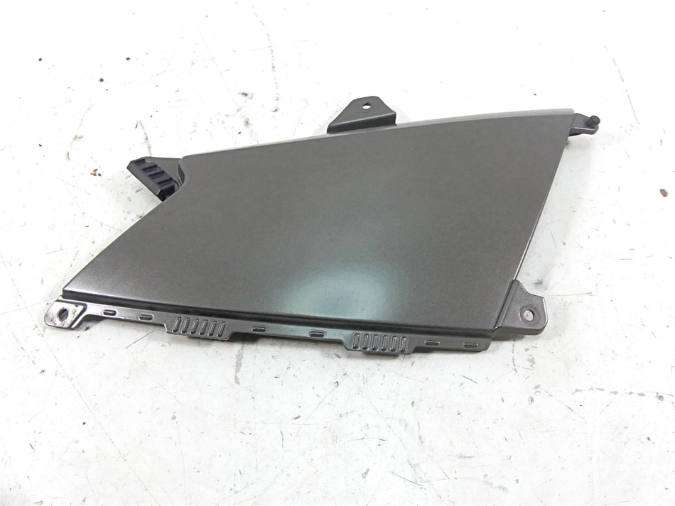 2009 BMW R1200 GS K25 Left Between Leg Side Cover Fairing 46637693433 {{ shop.shopifyCountryName }} - Mototech271