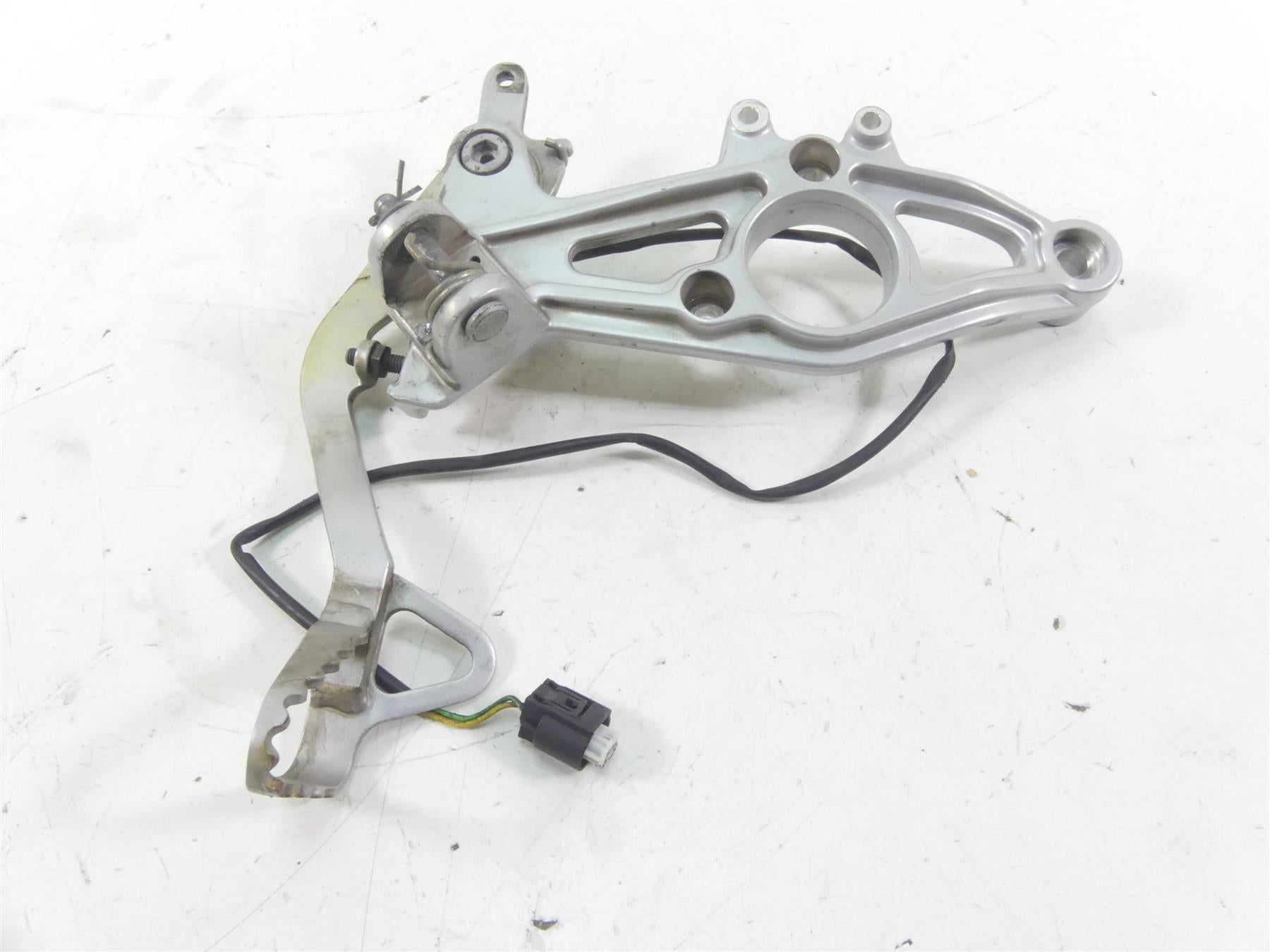 2003 BMW R1150 GS R21 Right Front Rider Footpeg Mount & Brake Pedal 46712335598 {{ shop.shopifyCountryName }} - Mototech271