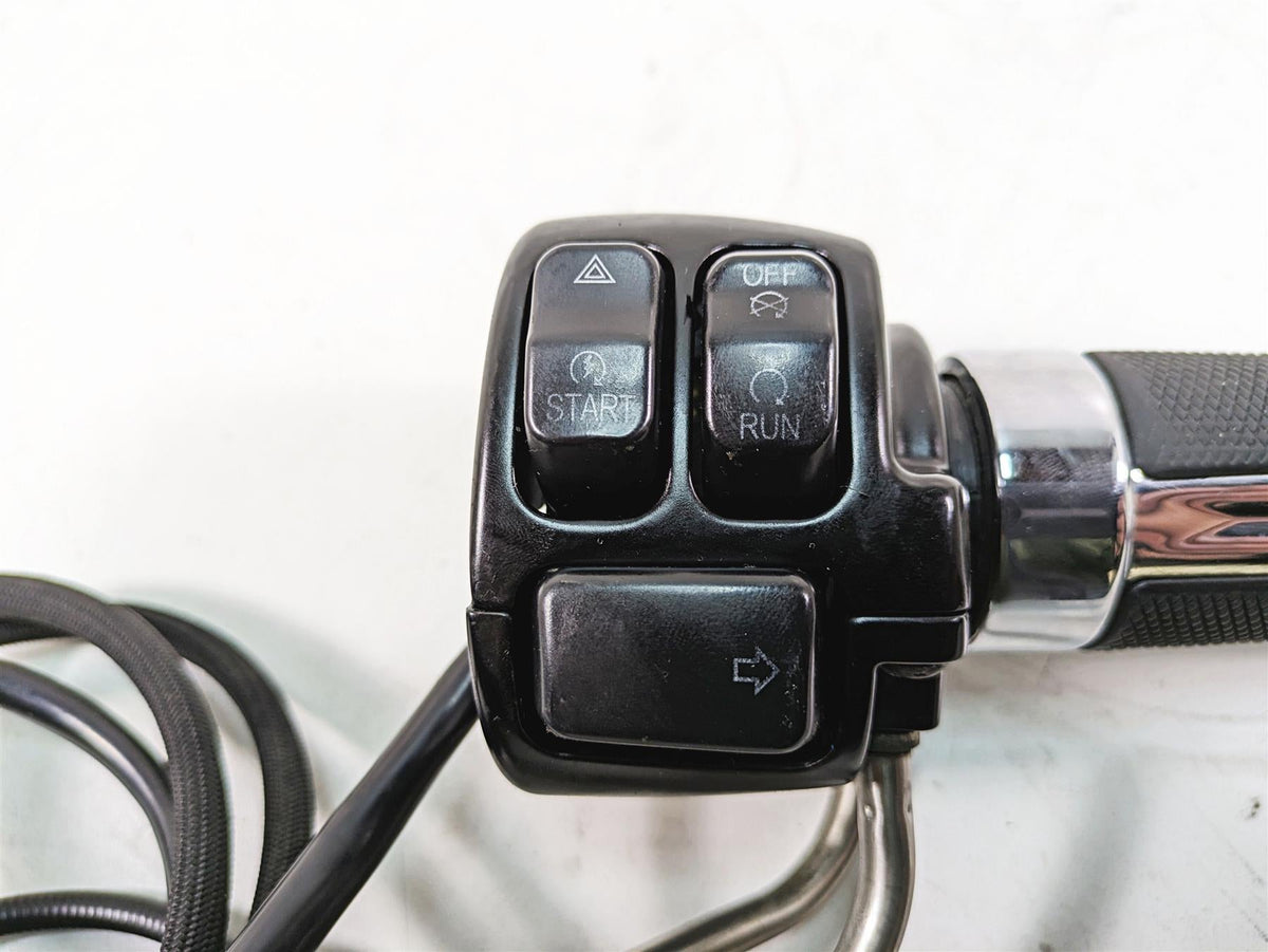 2012 Harley FLD Dyna Switchback Right Control Switch Throttle Grip Set 72948-12 {{ shop.shopifyCountryName }} - Mototech271