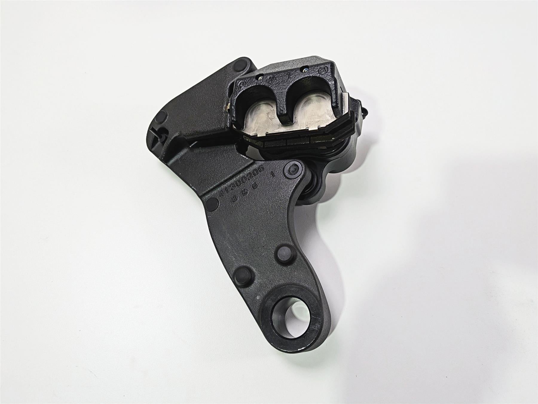 2019 Harley Softail FXDR 114 Rear Brake Caliper Bracket Set 41300192 {{ shop.shopifyCountryName }} - Mototech271