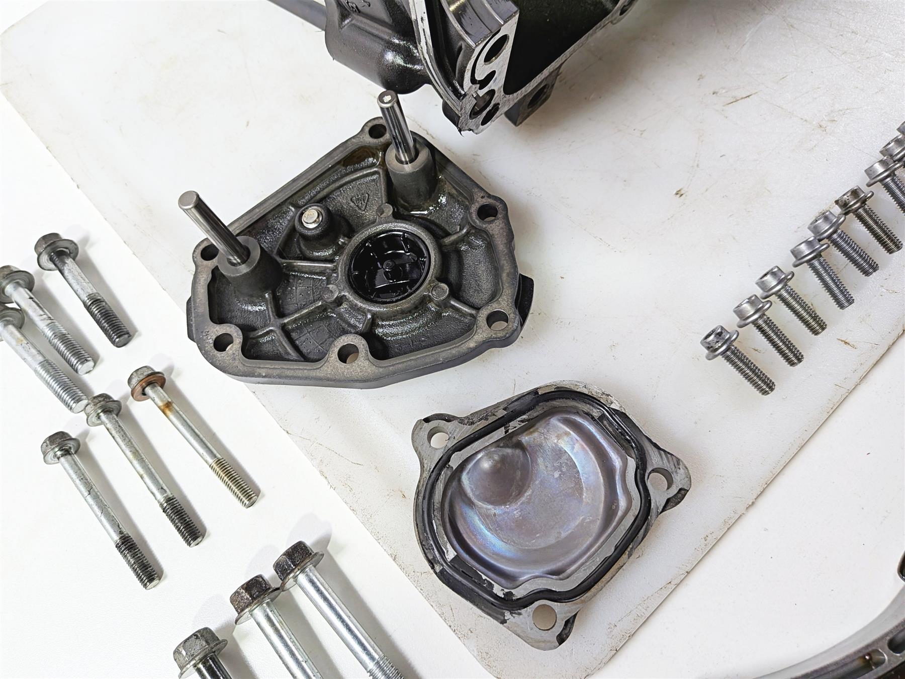 2008 Yamaha YZF R1 RN19 Engine Crank Case Set N516E 4C8-15100-00-00 4C8-15100-19 {{ shop.shopifyCountryName }} - Mototech271
