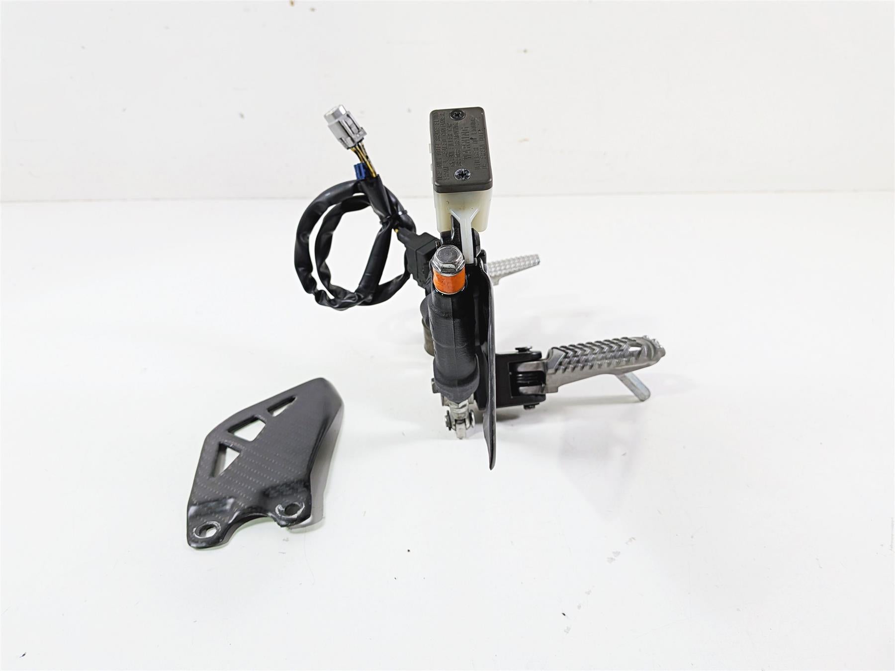 2022 Kawasaki ZX10R ZX1000 Ninja Right Foot Peg & Brake Pedal Master 35063-1522 {{ shop.shopifyCountryName }} - Mototech271