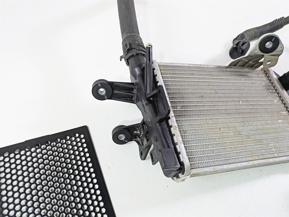 2017 BMW R1200 GS K50 Left Radiator + Thermostat & Cover Set 17118546408 {{ shop.shopifyCountryName }} - Mototech271