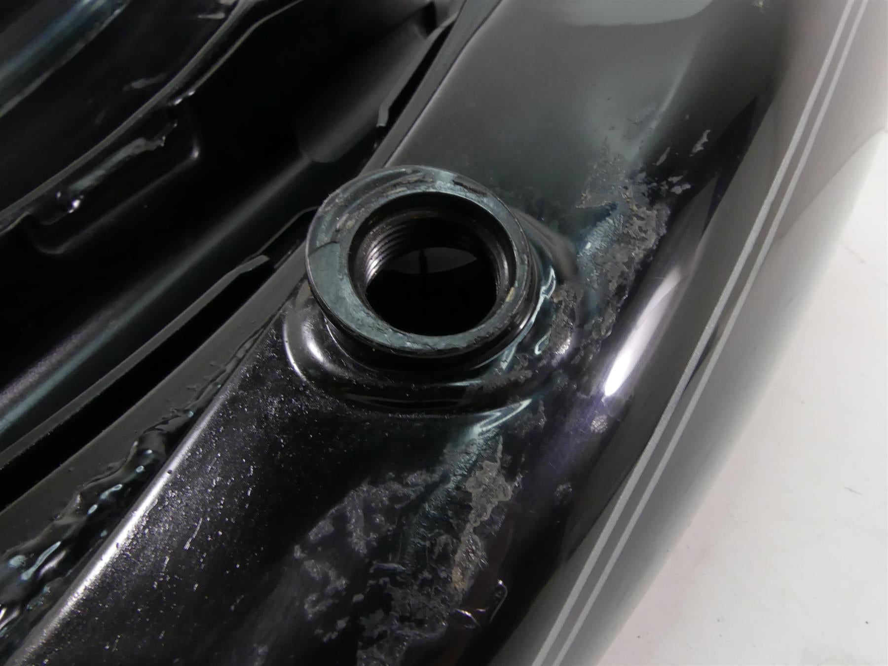 2009 Harley FXDL Dyna Low Rider Fuel Gas Petrol Tank -Dented 61593-04B {{ shop.shopifyCountryName }} - Mototech271