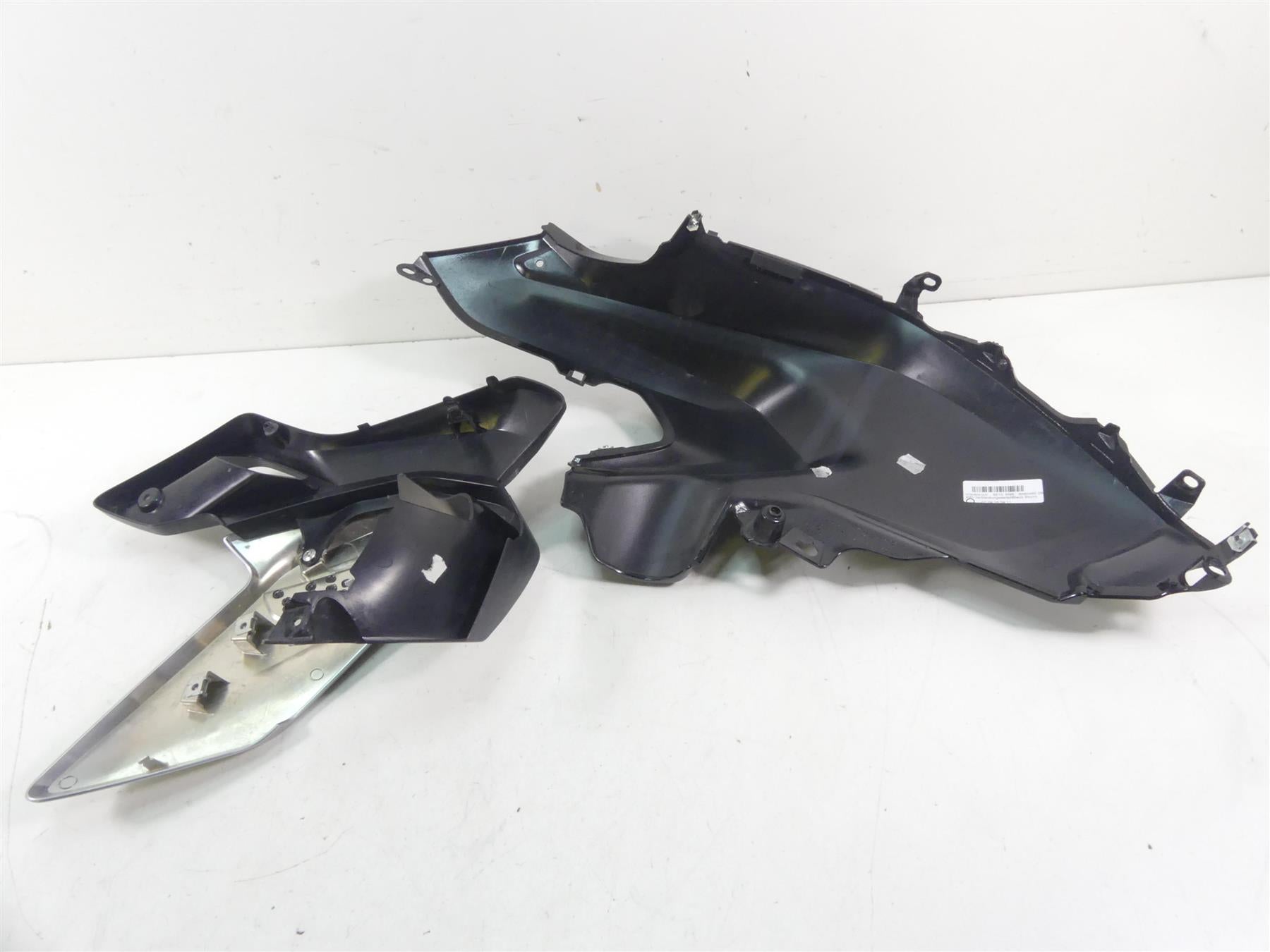 2017 BMW R1200GS GSW K50 Right Tank Side Fairing Cover Cowl Set 46638528670 {{ shop.shopifyCountryName }} - Mototech271