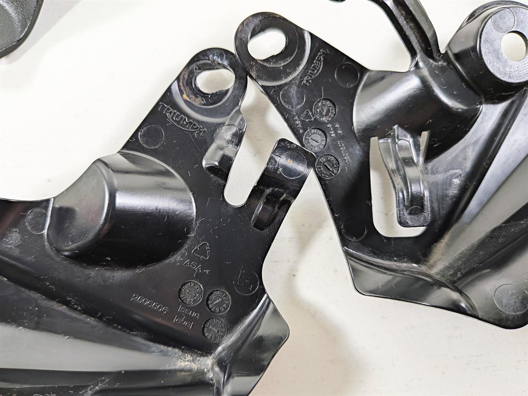 2019 Triumph Speed Triple RS 1050 All Frame Infill Covers Fairing Set T2306567 {{ shop.shopifyCountryName }} - Mototech271