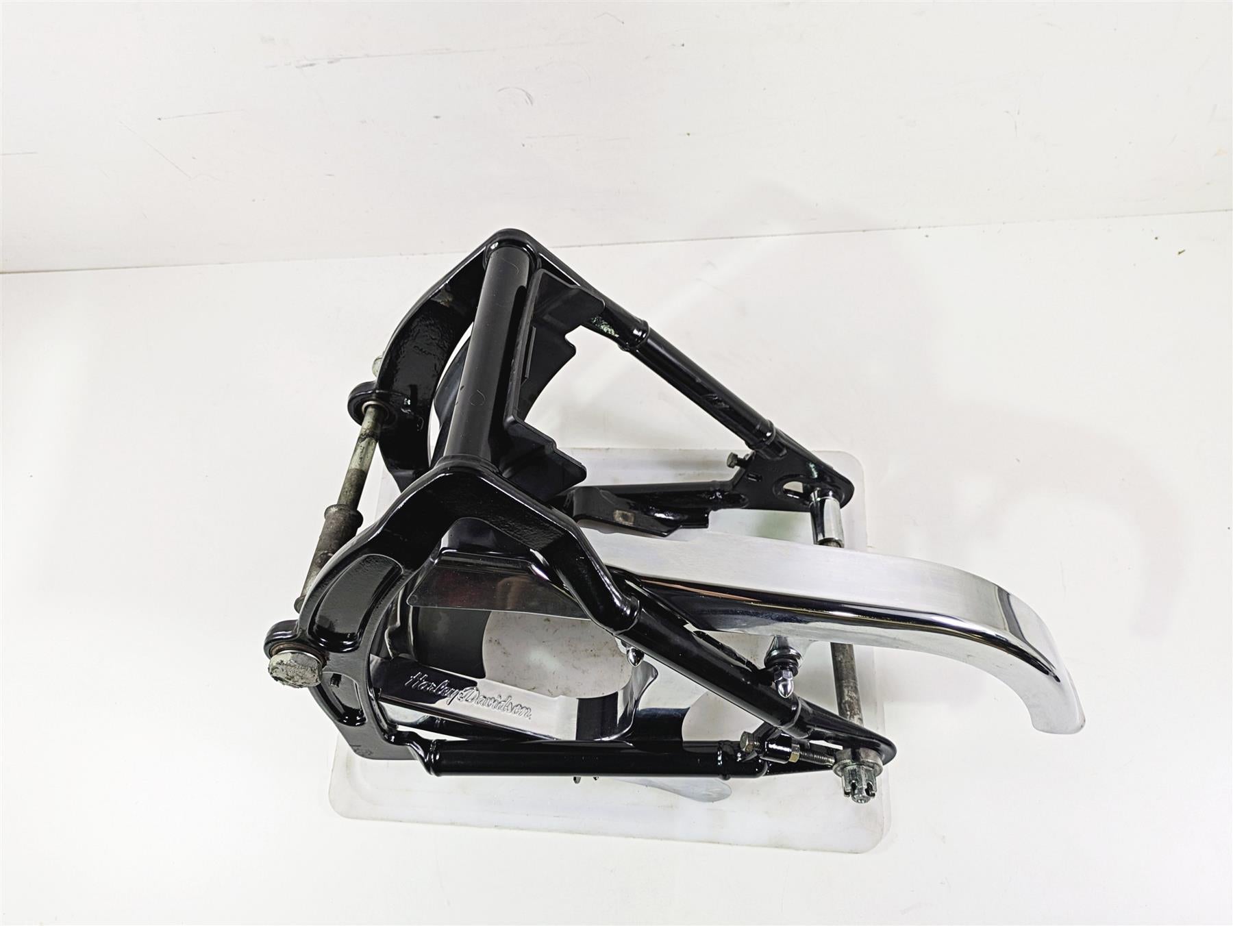 2004 Harley Softail FXSTDI Deuce Rear Swingarm Swing Arm & Covers 47573-00A {{ shop.shopifyCountryName }} - Mototech271