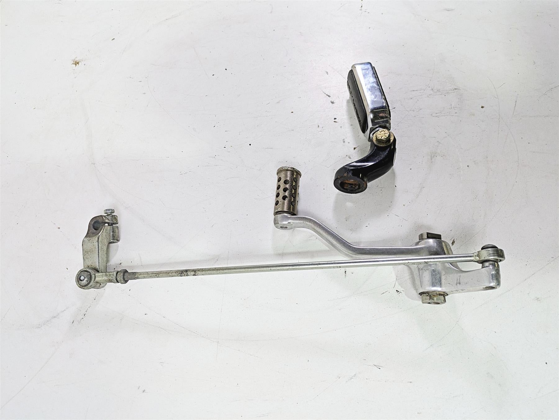 2013 Harley VRSCF Muscle Rod Left Front Footpeg & Shifter Parts 54046-12 | Mototech271