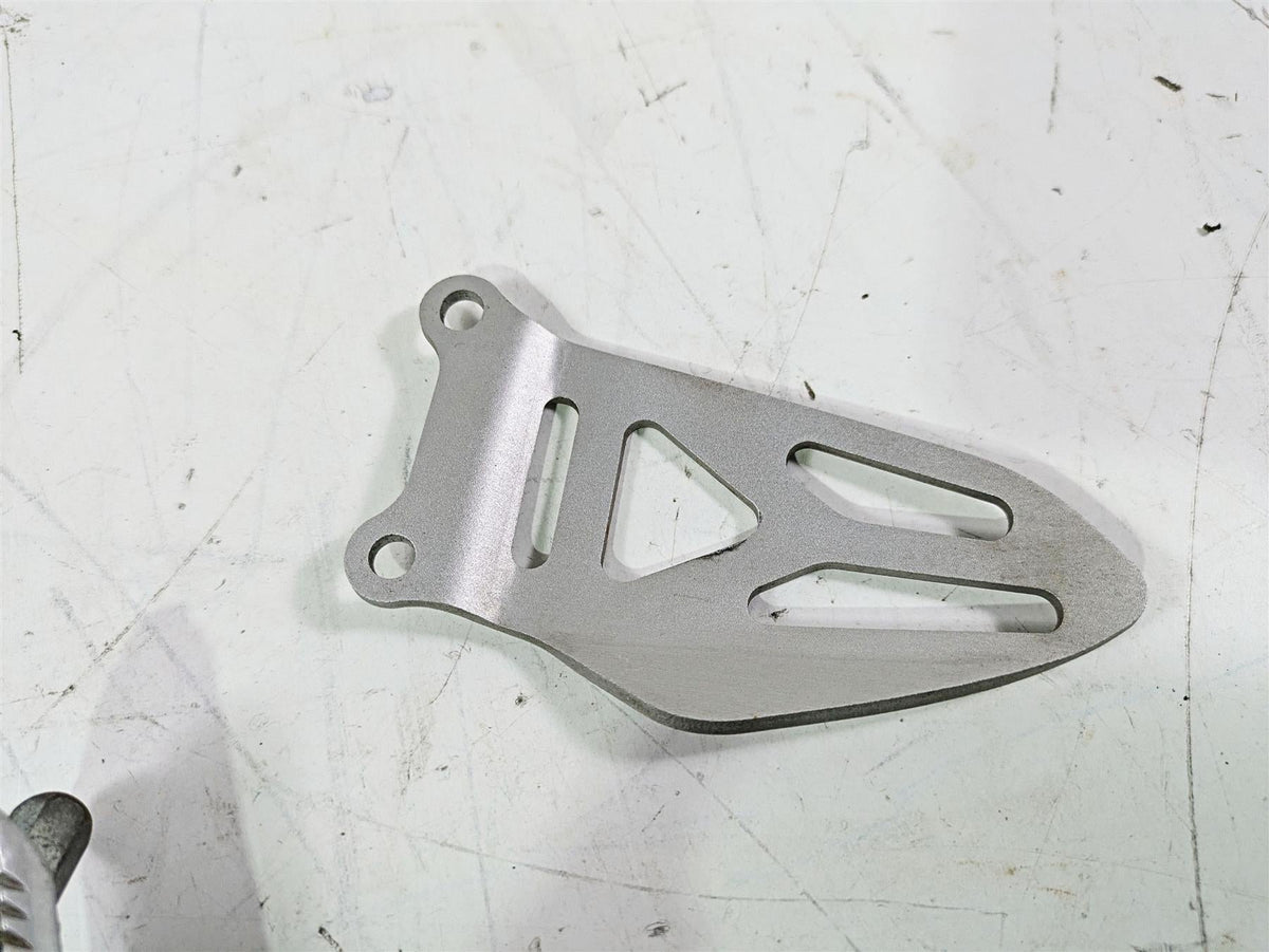 2016 Suzuki GSXR1000 Right Front Foot Peg Brake Pedal & Mount Set 3511-47H10 {{ shop.shopifyCountryName }} - Mototech271