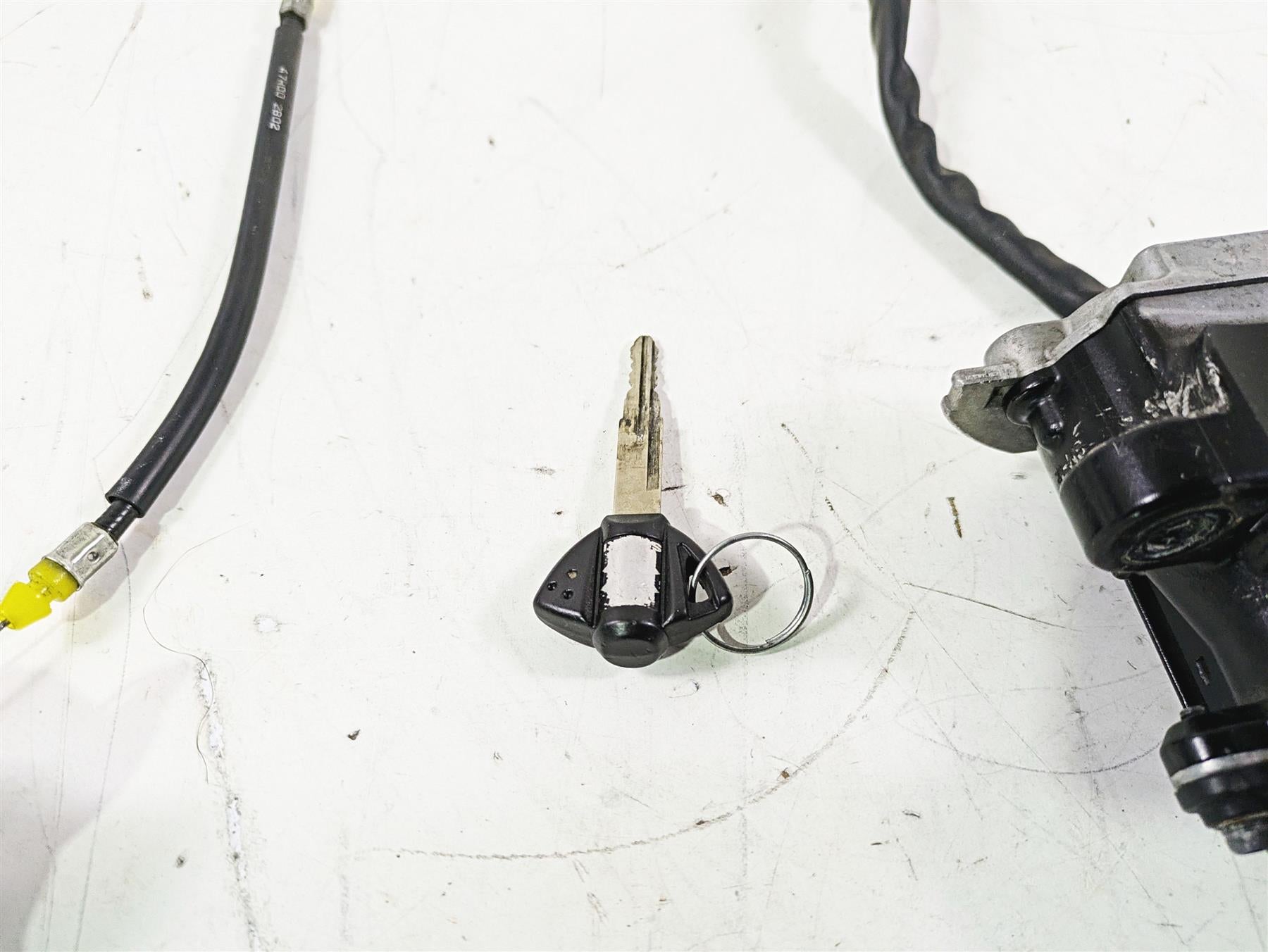 2016 Suzuki GSXR1000 Ignition Switch Key Lock Tank Cap Set 37101-40823 {{ shop.shopifyCountryName }} - Mototech271