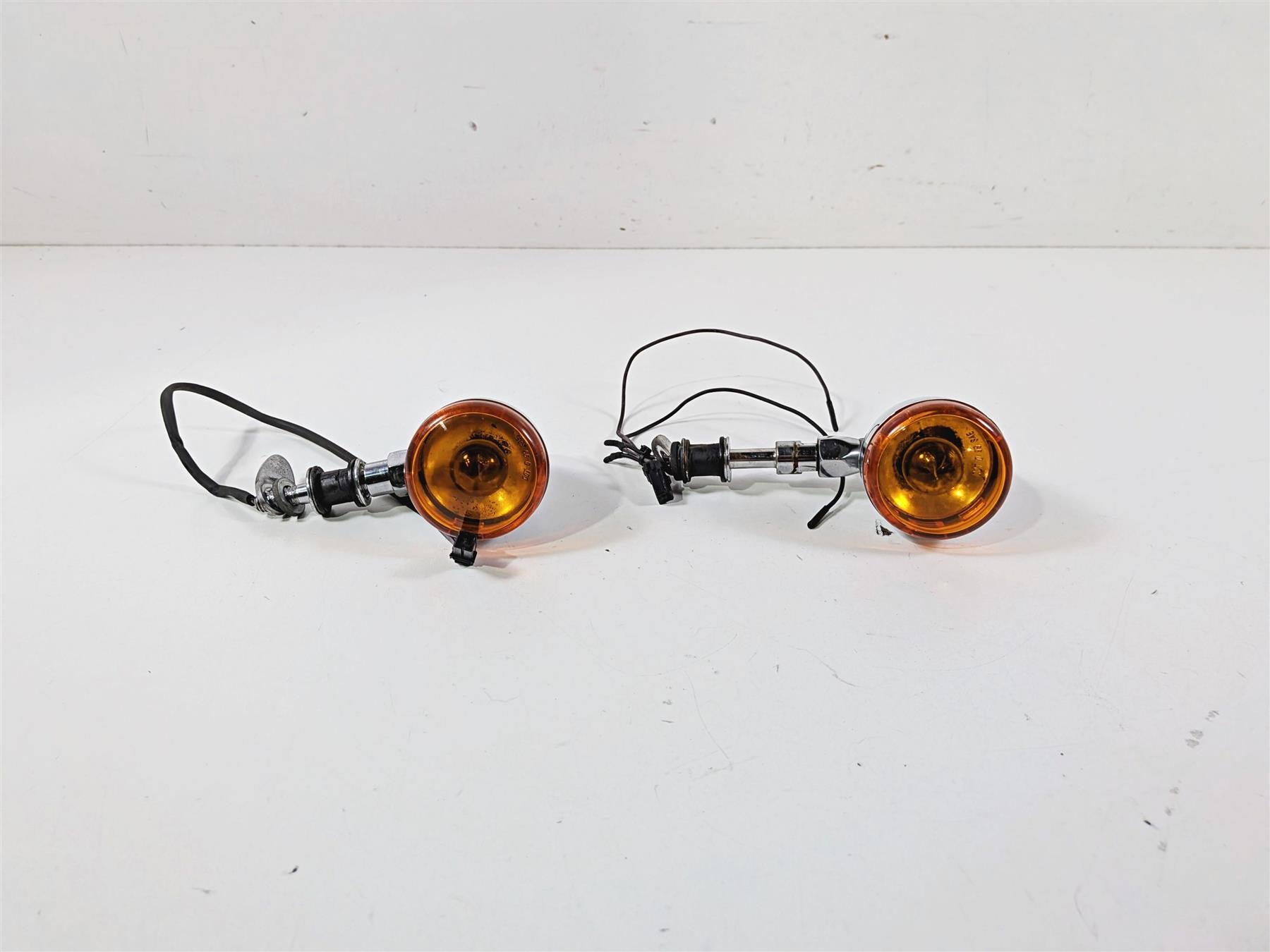 2007 Harley Dyna FXDB Street Bob Rear Blinker Turn Signal Set - Read 68977-00 {{ shop.shopifyCountryName }} - Mototech271