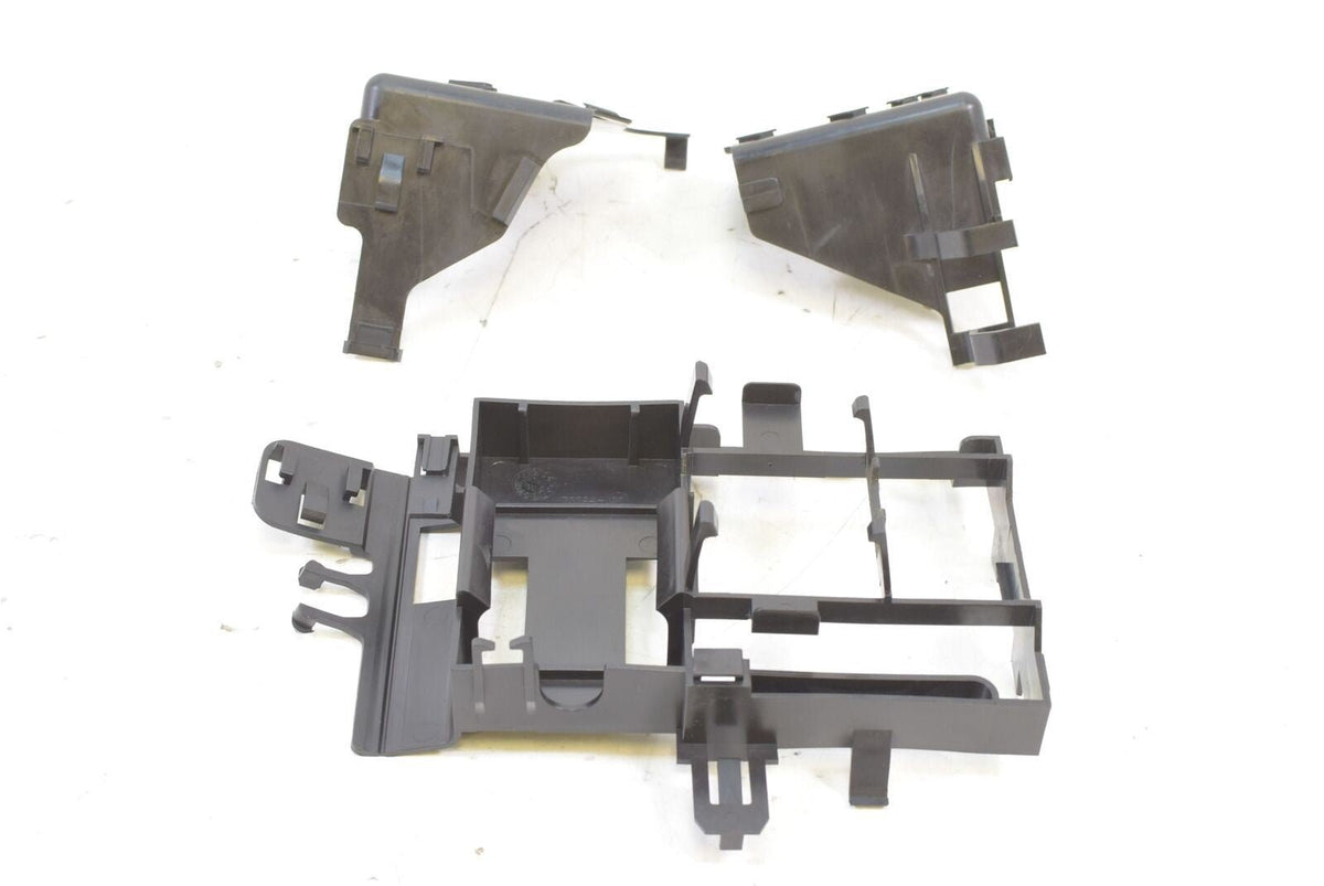 2009 Harley VRSCF Muscle Rod All Electric Plastic Holder Carrier Set 70473-07 {{ shop.shopifyCountryName }} - Mototech271