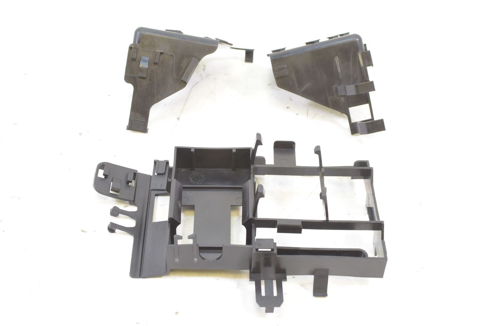 2009 Harley VRSCF Muscle Rod All Electric Plastic Holder Carrier Set 70473-07 {{ shop.shopifyCountryName }} - Mototech271