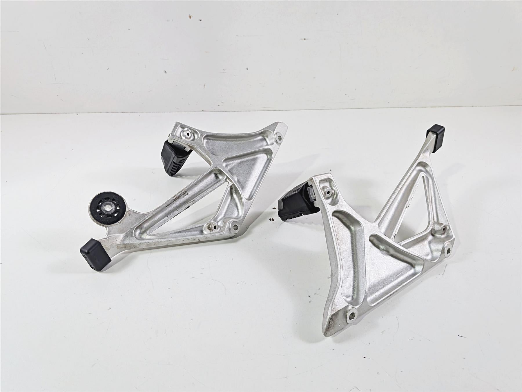 2016 BMW R1200RT RT RTW K52 Passenger Foot Peg Rest Set 46718534789 46718534790 {{ shop.shopifyCountryName }} - Mototech271
