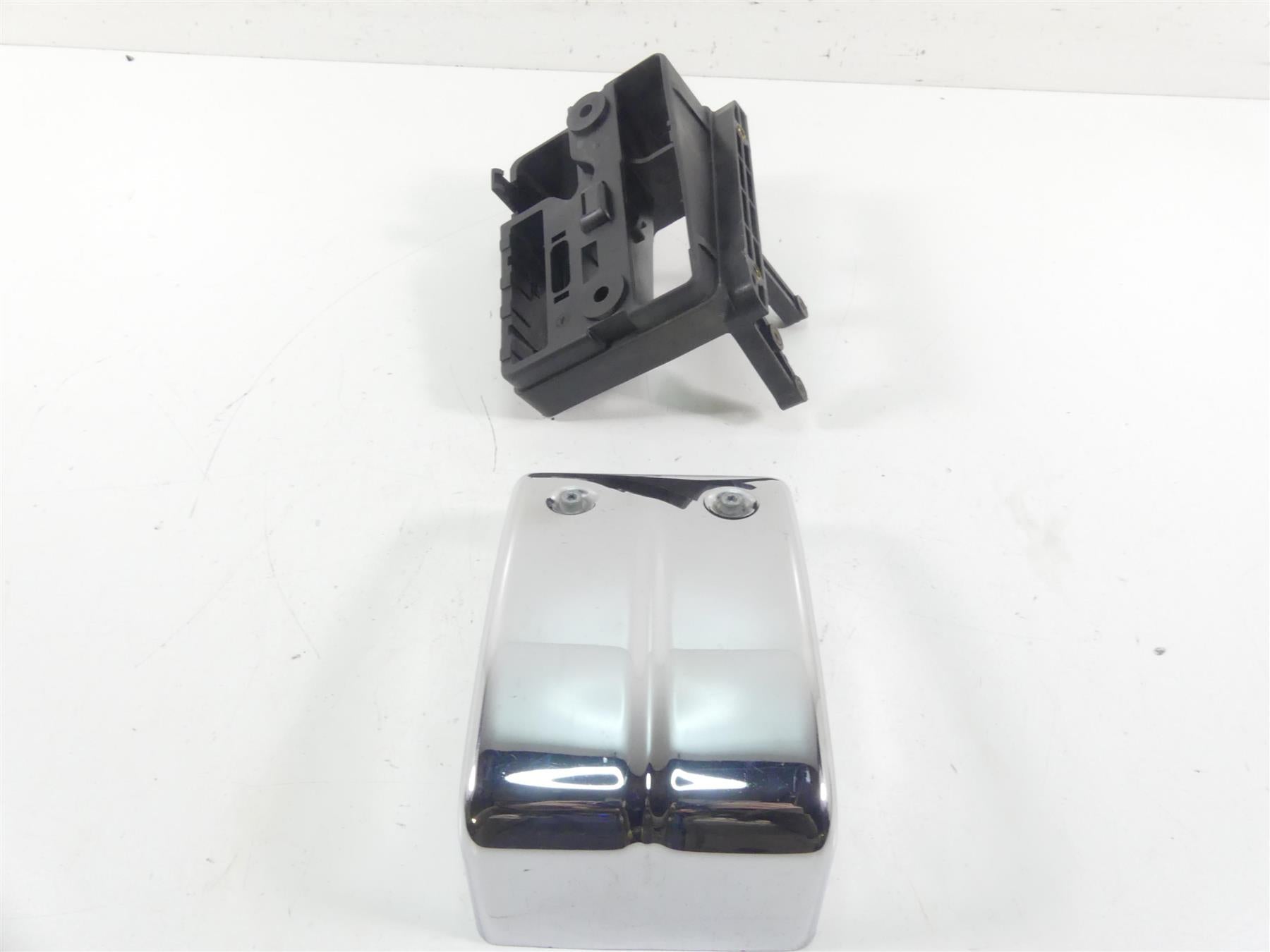 2004 Harley FXDWGI Dyna Wide Glide Electric Tray Holder & Chrome Cover 70367-04B {{ shop.shopifyCountryName }} - Mototech271