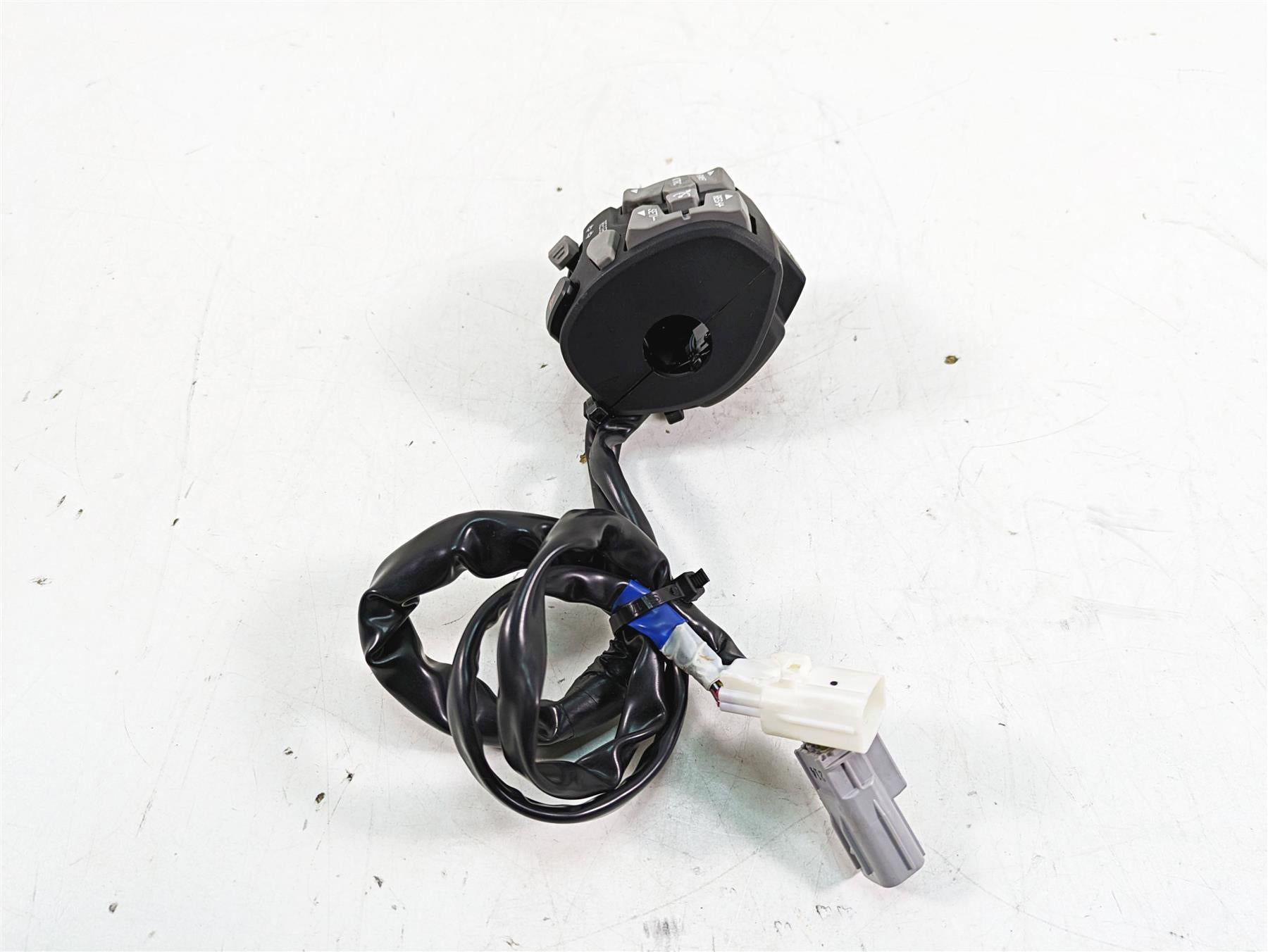 2018 Kawasaki ZX1002 Ninja H2 SX Left Cruise Control Switch - Read 46091-0435 {{ shop.shopifyCountryName }} - Mototech271