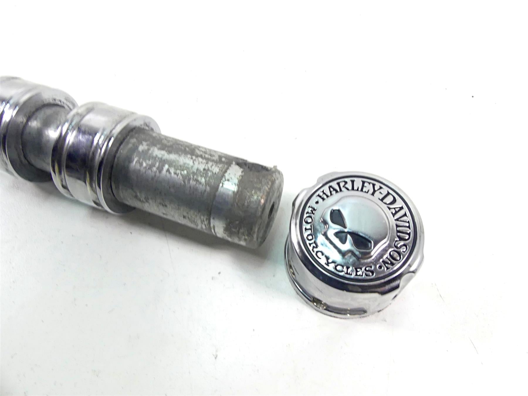2005 Harley VRSCSE CVO V-Rod Front 1" Axle Wheel Spindle & Caps 41540-04 {{ shop.shopifyCountryName }} - Mototech271