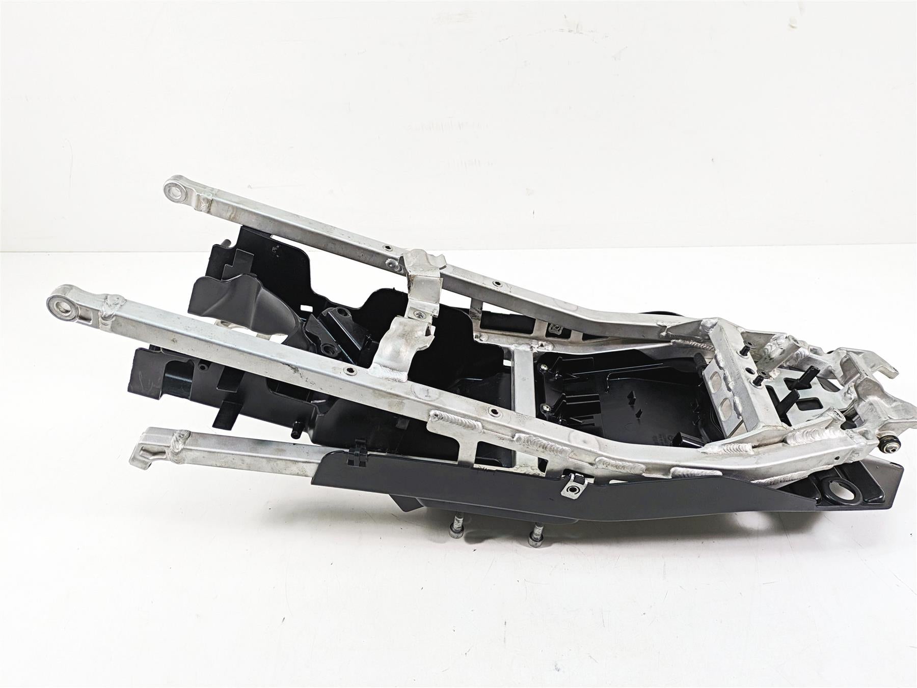 2021 Aprilia RS660 Straight Rear Sub Frame Subframe 2B008726 2B006819 {{ shop.shopifyCountryName }} - Mototech271