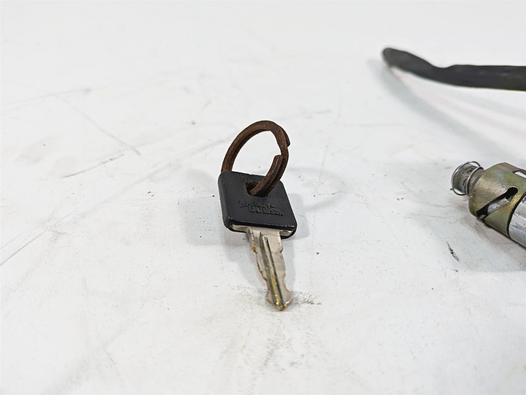 2006 Harley Sportster XL1200 Ignition Switch Steering Lock Key Set Read 71441-94 {{ shop.shopifyCountryName }} - Mototech271