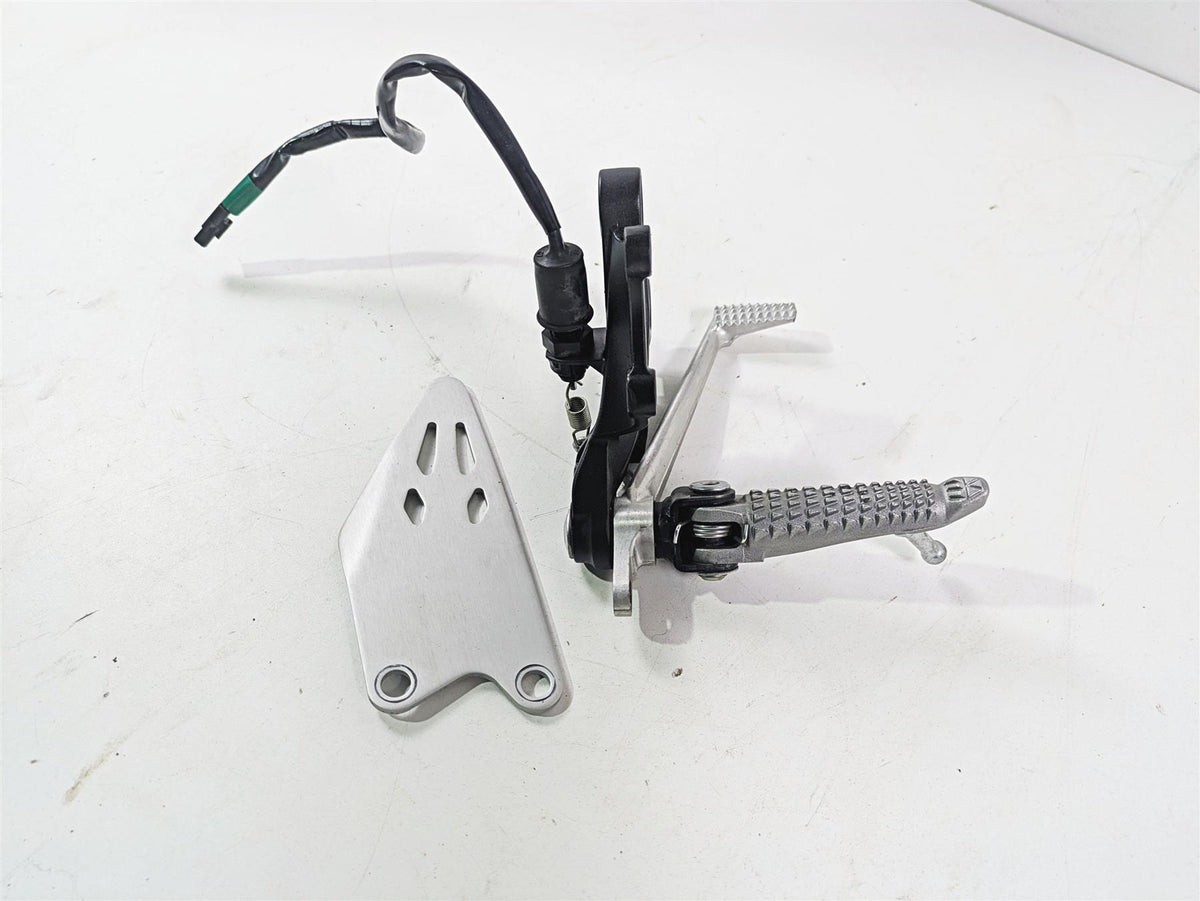 2024 Kawasaki ZX6R ZX636 Ninja Right Footpeg Brake Pedals Set 35063-0590-18R {{ shop.shopifyCountryName }} - Mototech271