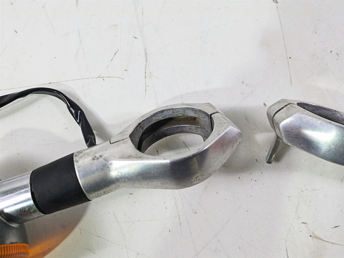 2002 Honda V-Twin VTX1800 C Front Blinker Turn Signal Set 33400-MBH-672 {{ shop.shopifyCountryName }} - Mototech271