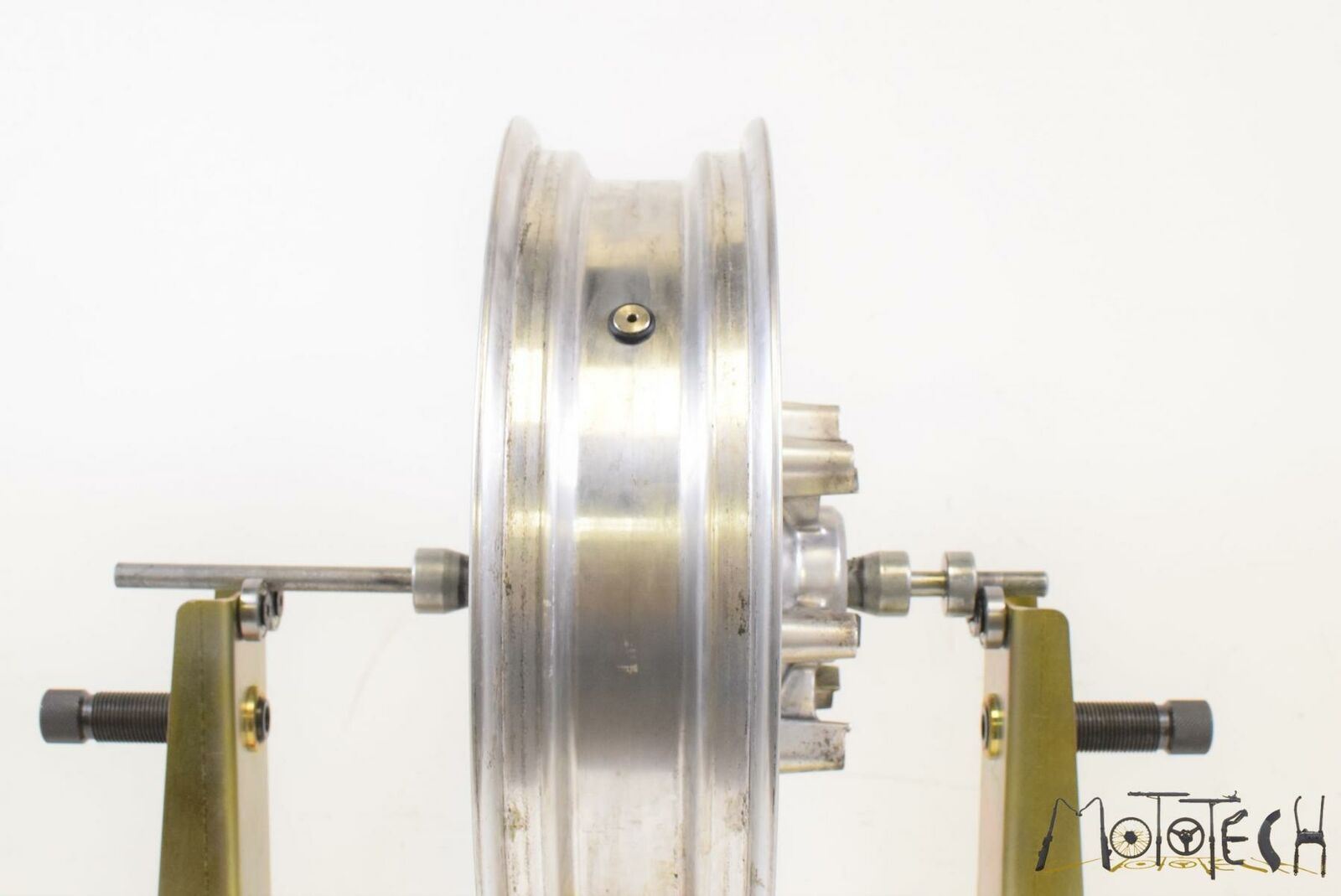 1995 Yamaha V Max 1200 Rear STRAIGHT 15x3.5 Wheel Rim 1UT-25338-01 {{ shop.shopifyCountryName }} - Mototech271