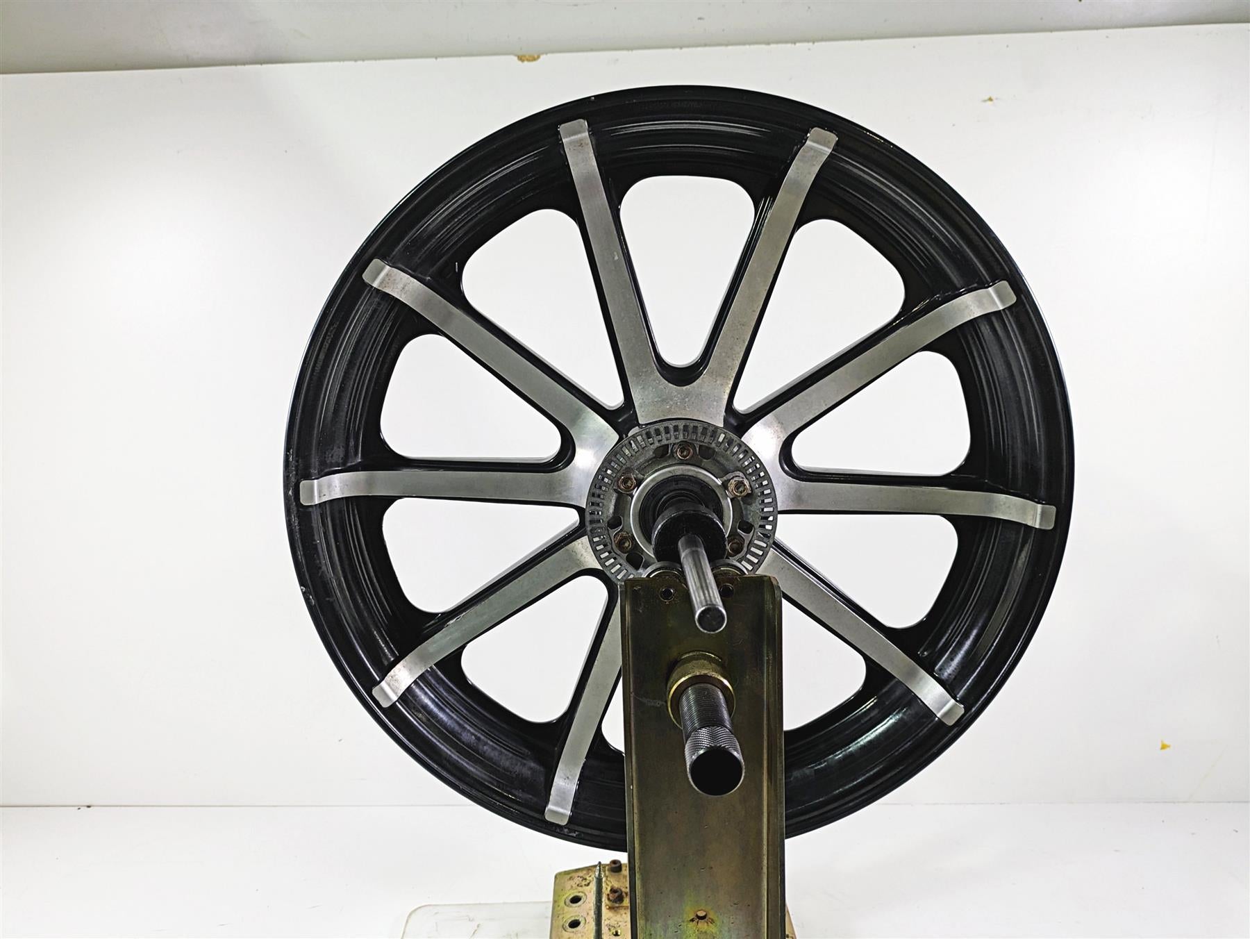 2018 Indian Chieftain Dark Horse Front Wheel Rim 19x3.5 1523059 {{ shop.shopifyCountryName }} - Mototech271