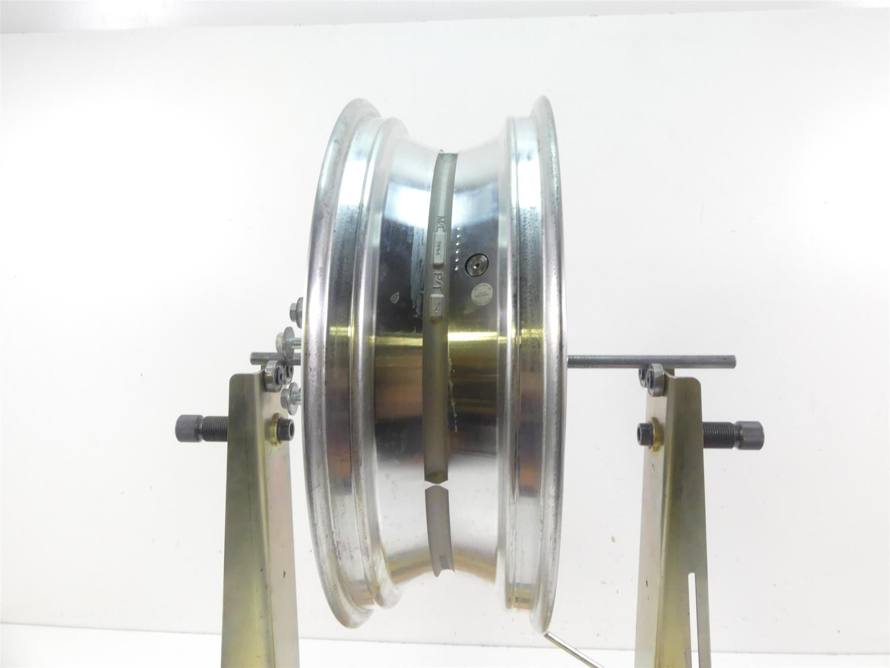 2009 Harley FXDF Dyna Fat Bob Straight 16x5 Slotted Rear Wheel Rim 40900179 {{ shop.shopifyCountryName }} - Mototech271