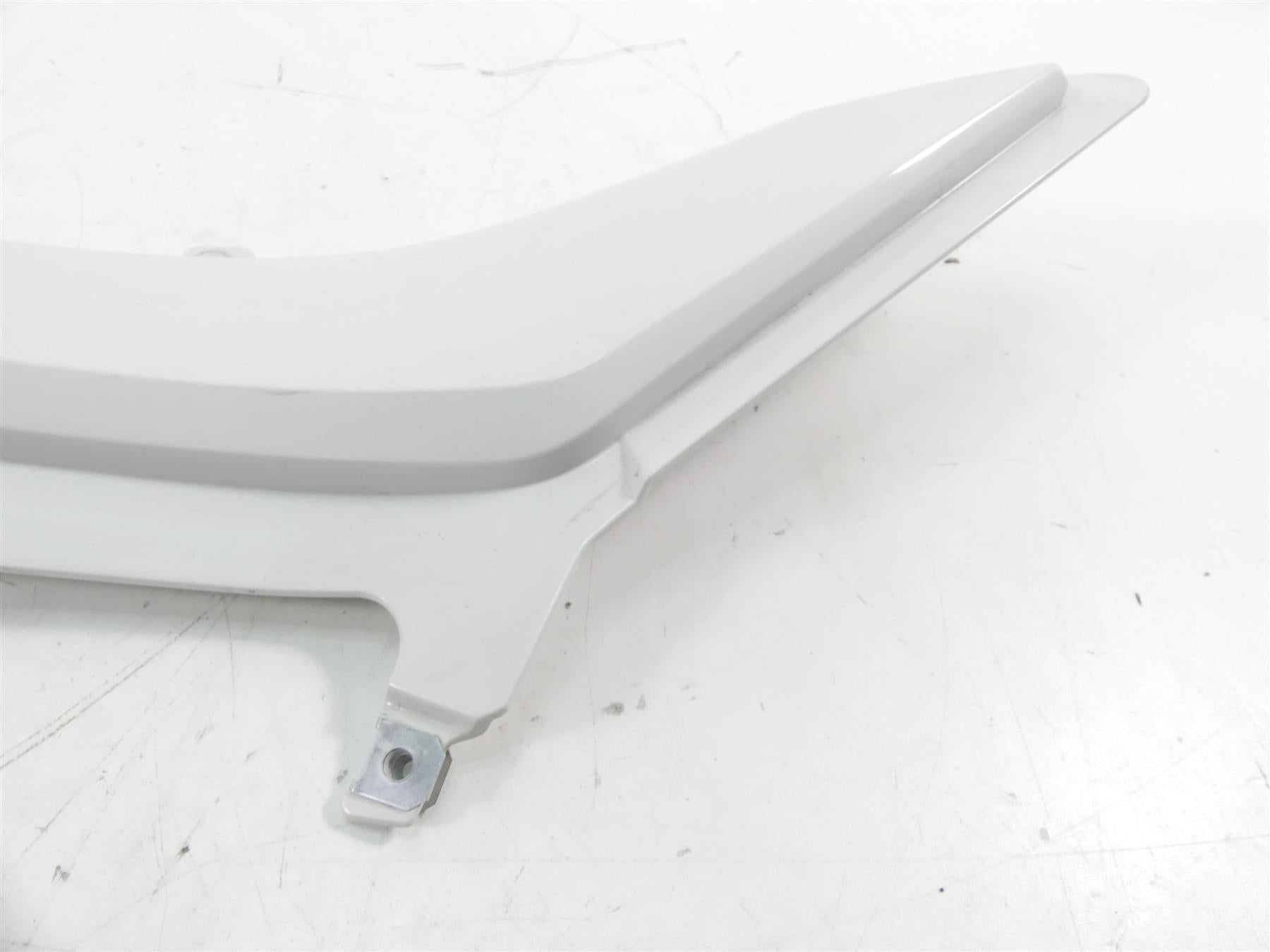 2017 BMW R1200RT K52 Left Tail Side Fairing Cover Alpinweiss 46638533567 {{ shop.shopifyCountryName }} - Mototech271