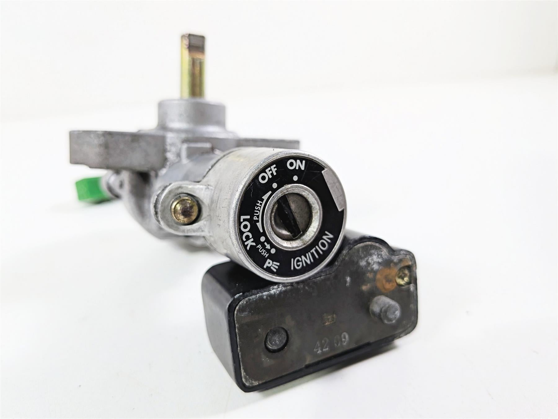 2004 Suzuki VL800 Intruder Volusia Ignition Switch Key Lock Set 37000-41820 {{ shop.shopifyCountryName }} - Mototech271