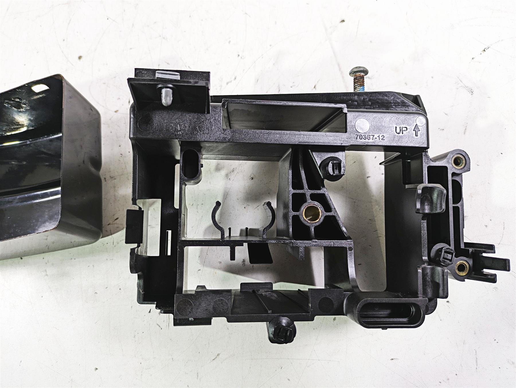 2013 Harley FXDWG Dyna Wide Glide Electrical Tray Stay & Cover 70367-12 66361-12 {{ shop.shopifyCountryName }} - Mototech271