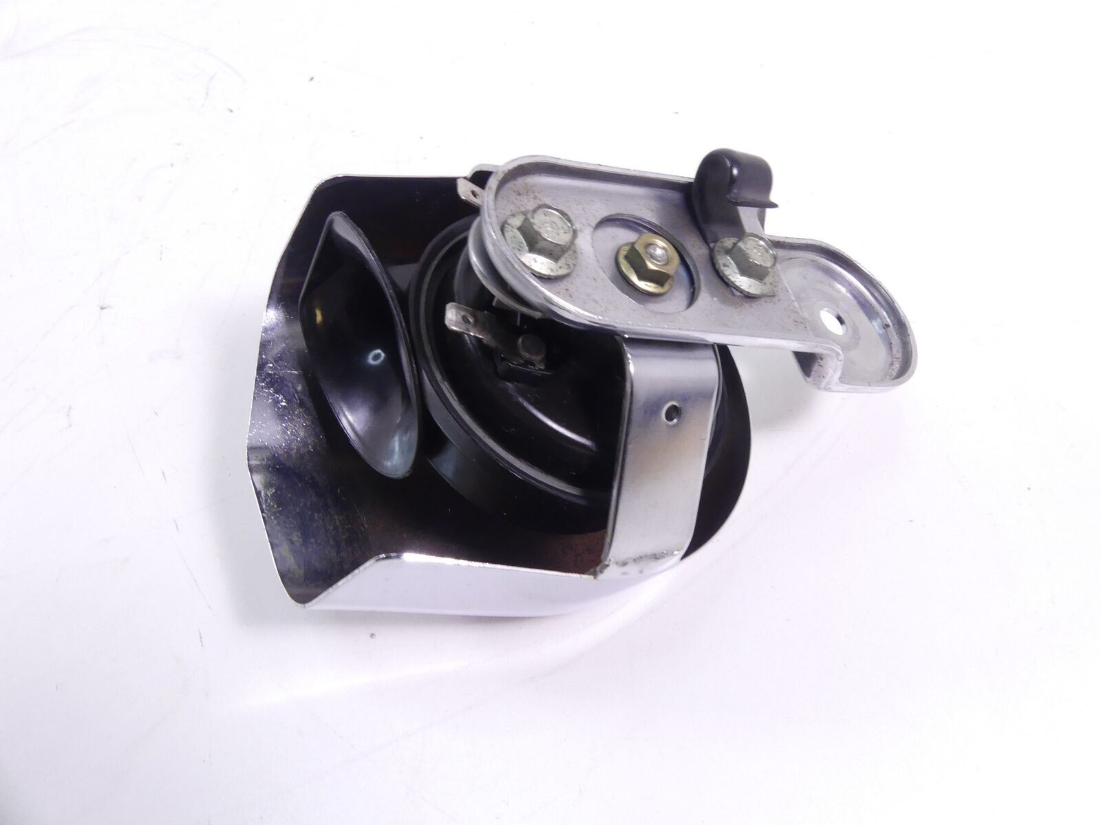 2003 Harley Touring FLHTCI Electra Glide Horn With Chrome Cover 61300478A {{ shop.shopifyCountryName }} - Mototech271