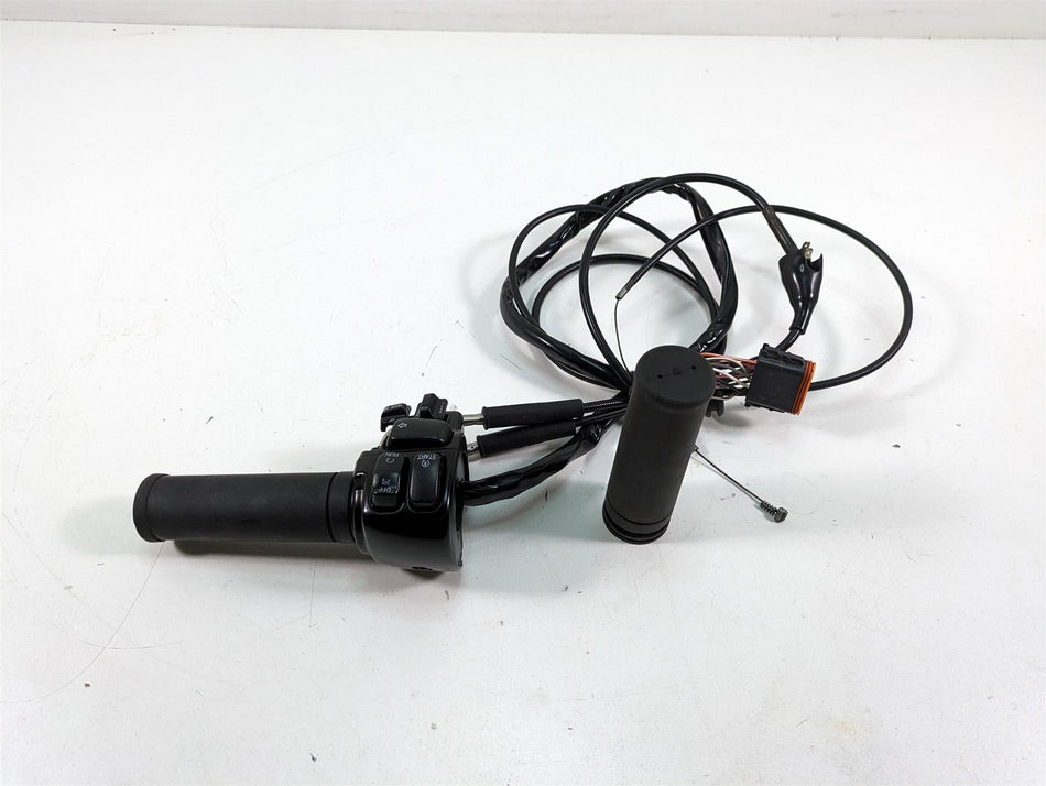 2006 Harley Touring FLHTCUI Electra Glide Right Hand Control Switch 71684-06A {{ shop.shopifyCountryName }} - Mototech271