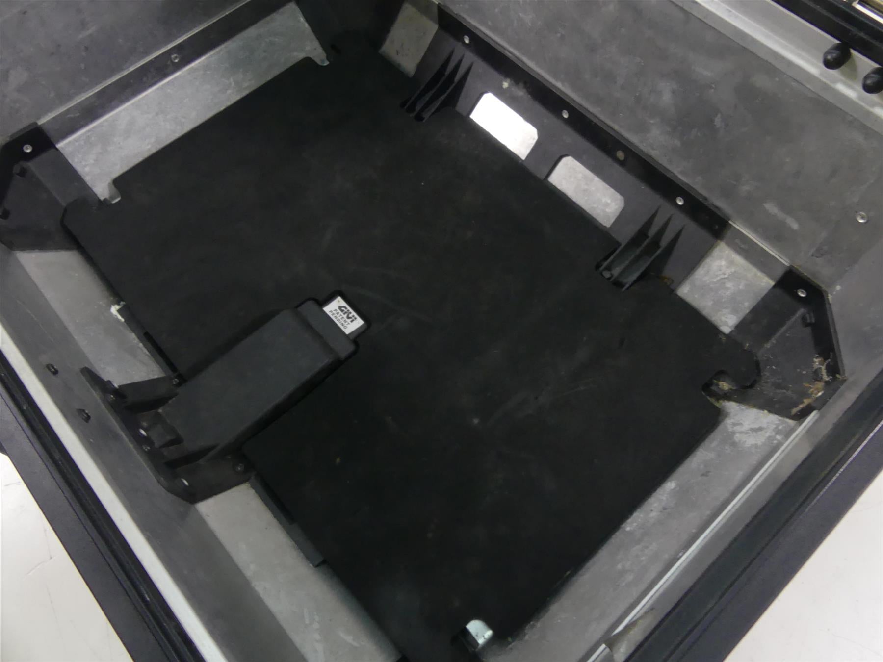 2017 BMW R1200GS GSW K50 Givi Trekker Outback 58L Tour Top Case Trunk SRA5112 {{ shop.shopifyCountryName }} - Mototech271