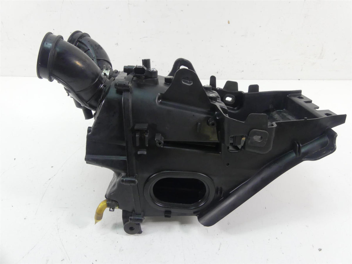 2017 Triumph Thruxton 1200 R Air Box Cleaner Breather Filter T2201106 {{ shop.shopifyCountryName }} - Mototech271