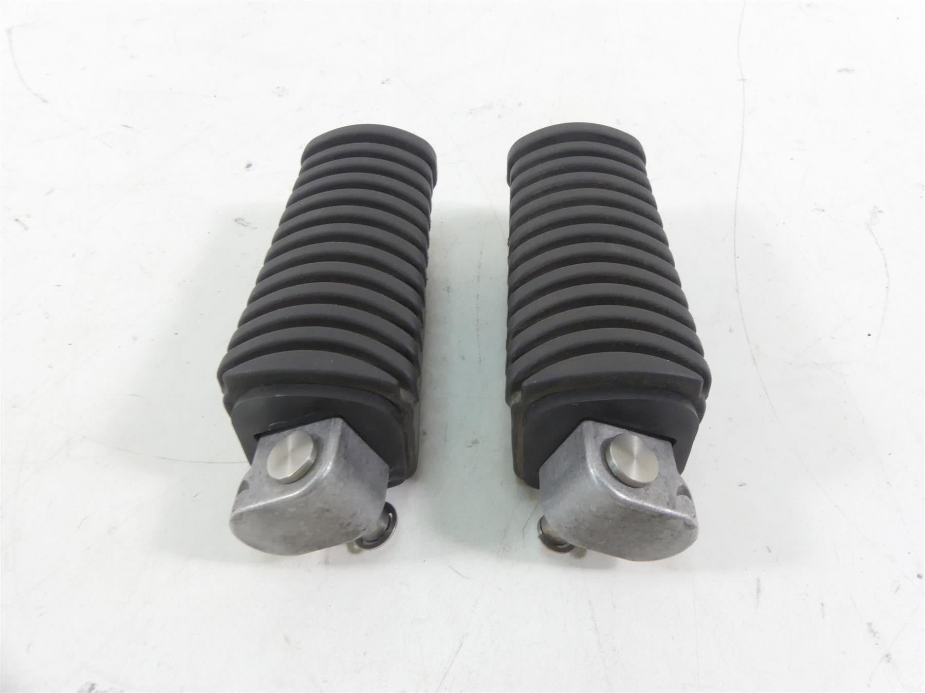 2009 BMW R1200GS K25 Rear Passenger Pillion Footpeg Foot Peg Set 46712310403 {{ shop.shopifyCountryName }} - Mototech271