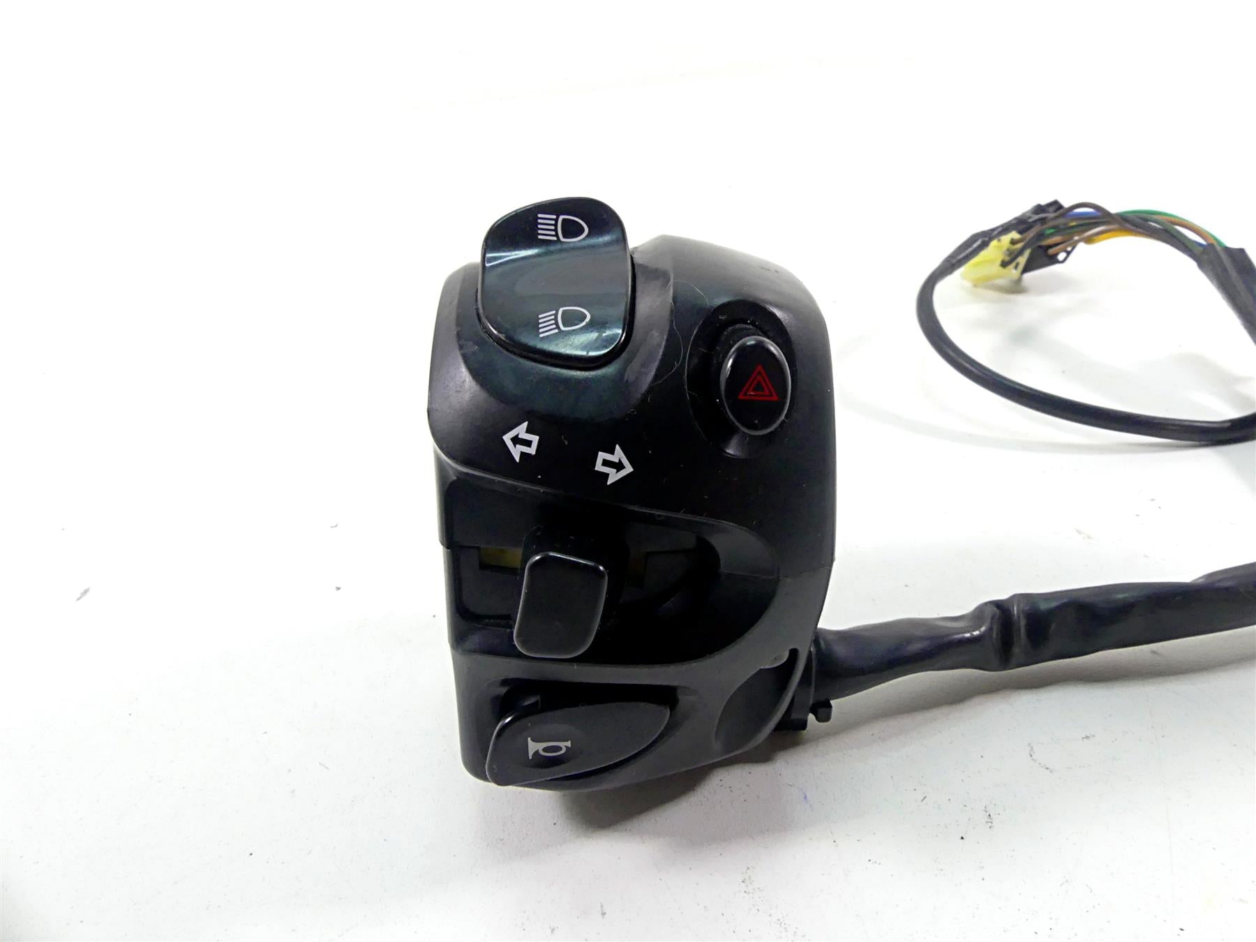 2012 Yamaha VMX17 VMAX 1700 Left Hand Light Blinker Control Switch 2S3-83972-00 {{ shop.shopifyCountryName }} - Mototech271