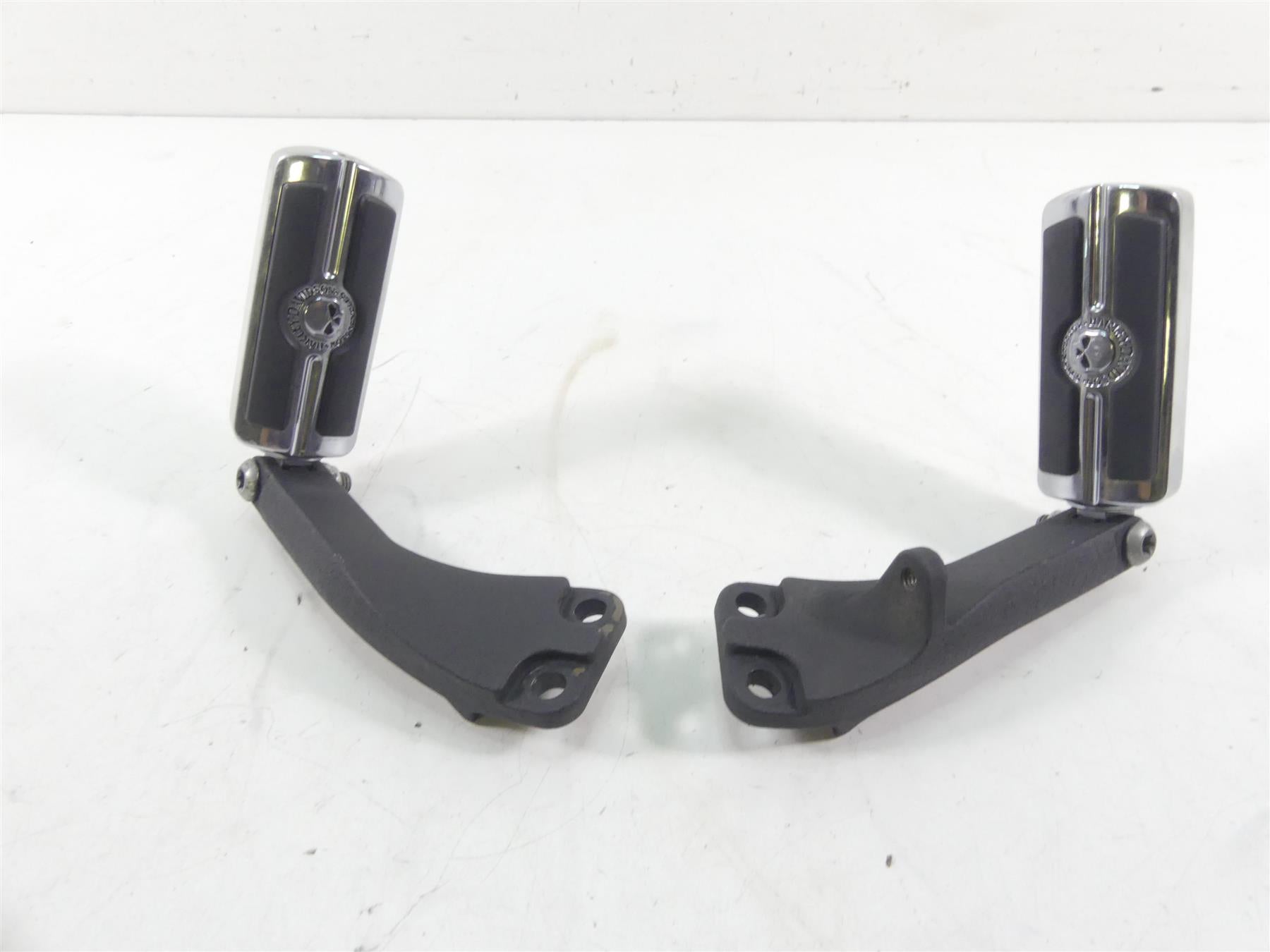 2015 Harley FXDL Dyna Low Rider Passenger Footpeg Foot Peg Set 49224-06 49230-06 {{ shop.shopifyCountryName }} - Mototech271
