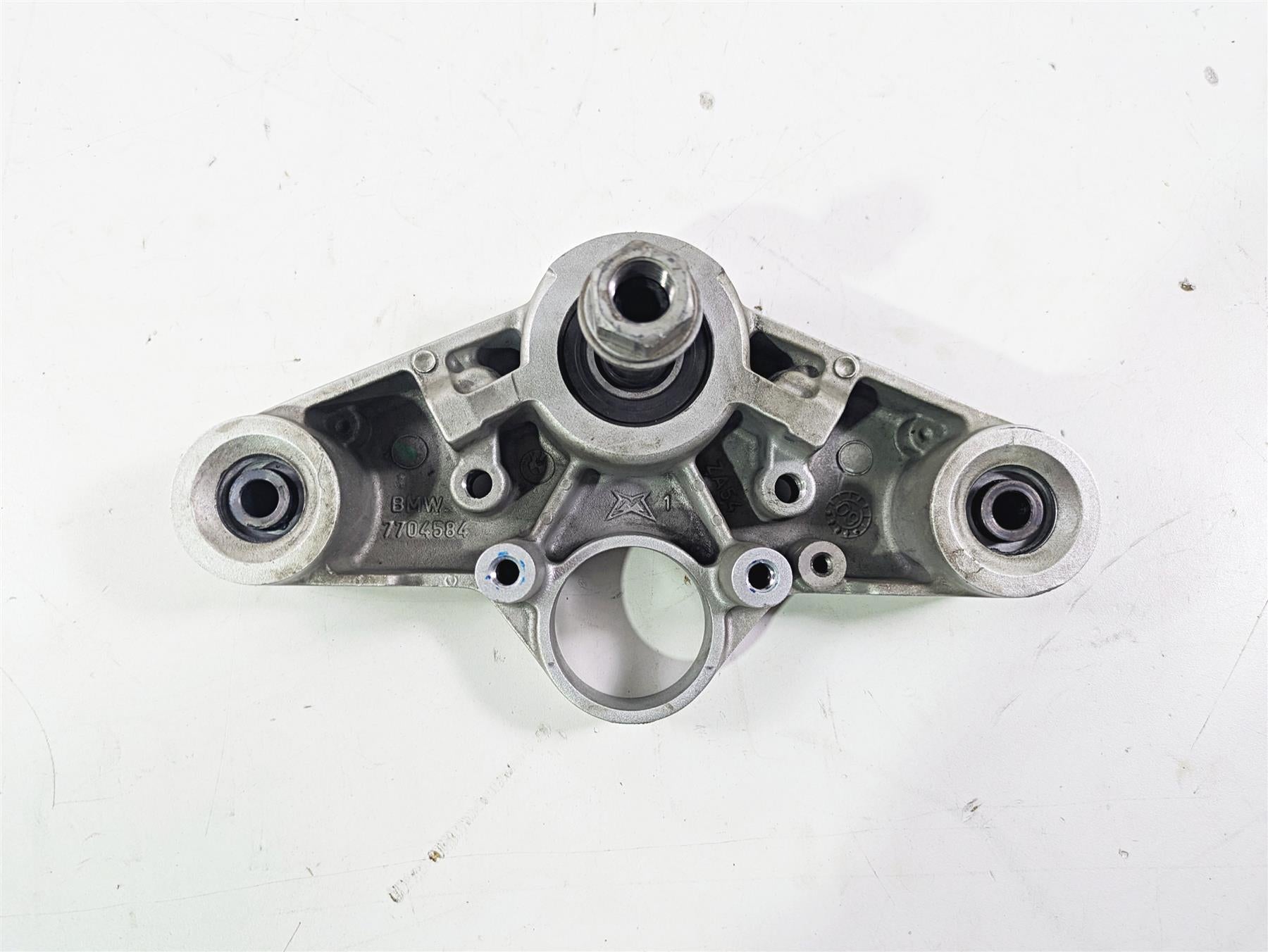 2010 BMW R1200GS K25 Upper Triple Tree Steering Clamp 31427718170 {{ shop.shopifyCountryName }} - Mototech271