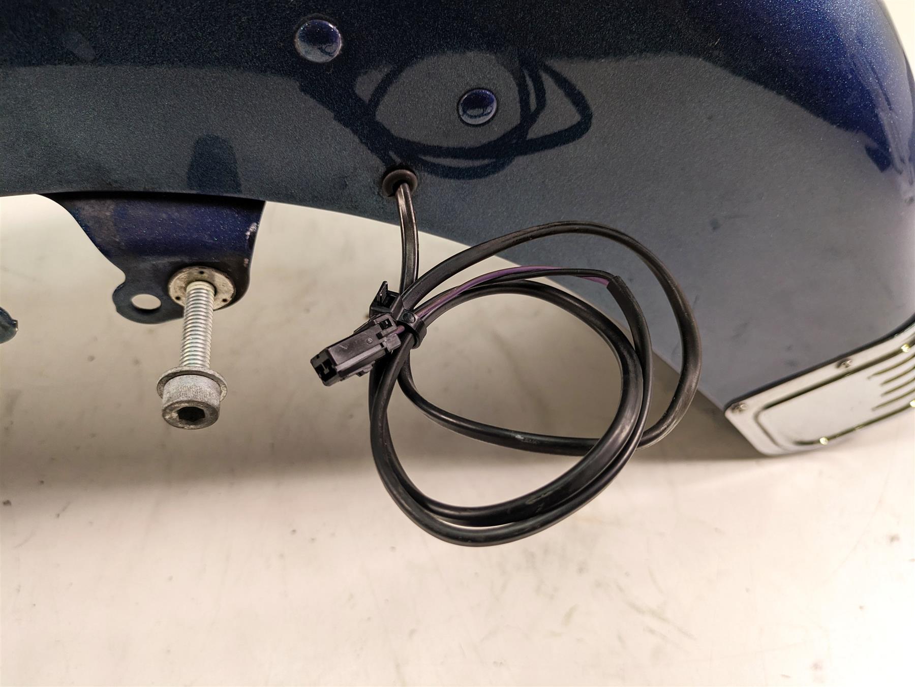 2014 Harley Touring FLHTK Electra Glide Nice Front Fender Daytona Blue 58900032 {{ shop.shopifyCountryName }} - Mototech271