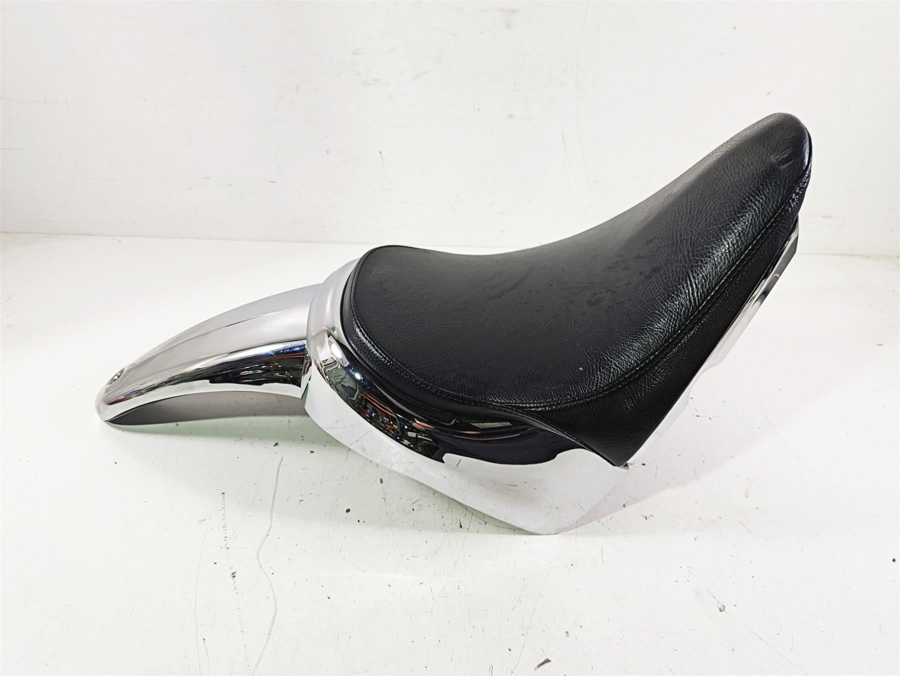 2005 Harley Softail FLSTFSE CVO Fat Boy Front Rider Driver Seat Saddle 52279-05 {{ shop.shopifyCountryName }} - Mototech271