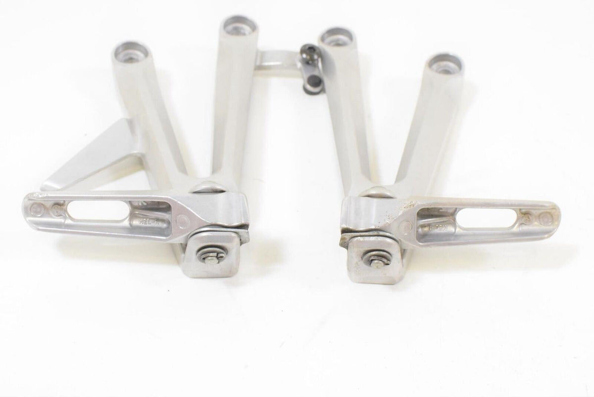 2004 Honda CBR1000RR CBR1000 RR Rear Passenger Footpeg Foot Peg Rest 50760-MEL-0 {{ shop.shopifyCountryName }} - Mototech271