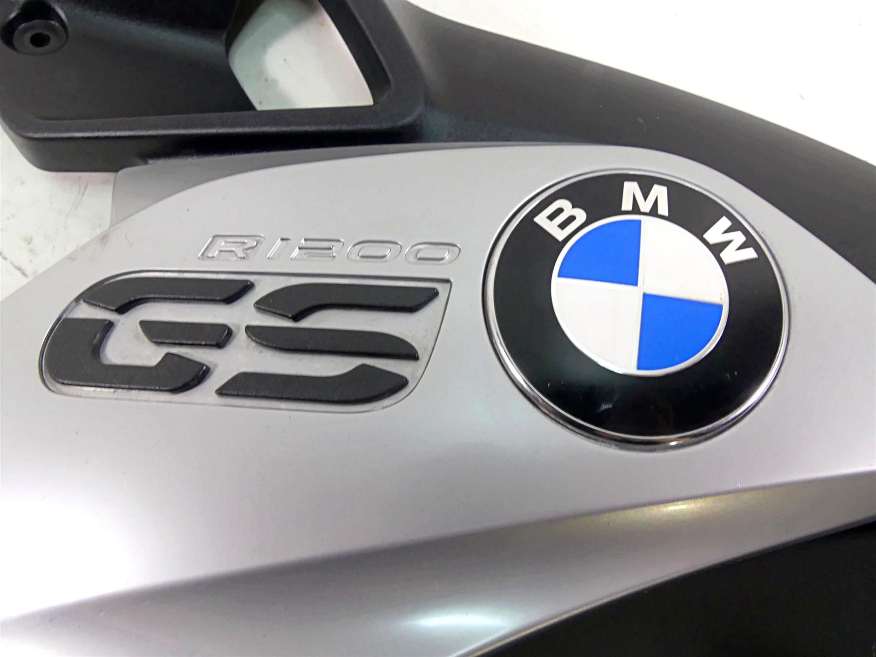2015 BMW R1200GS GSW K50 Left Front Side Cover Fairing Cowl 46638533659 {{ shop.shopifyCountryName }} - Mototech271
